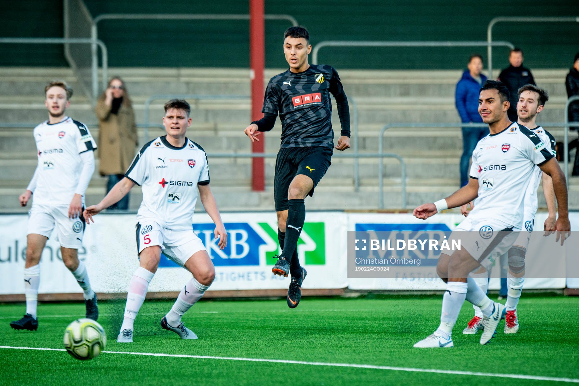 Häckens Ali Youssef mot Rosengårds Hannes Cederholm och