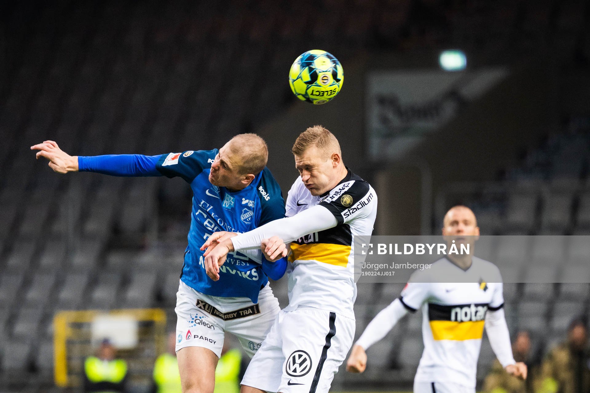 Norrbys Nicklas Savolainen och AIKs Robin Jansson i
