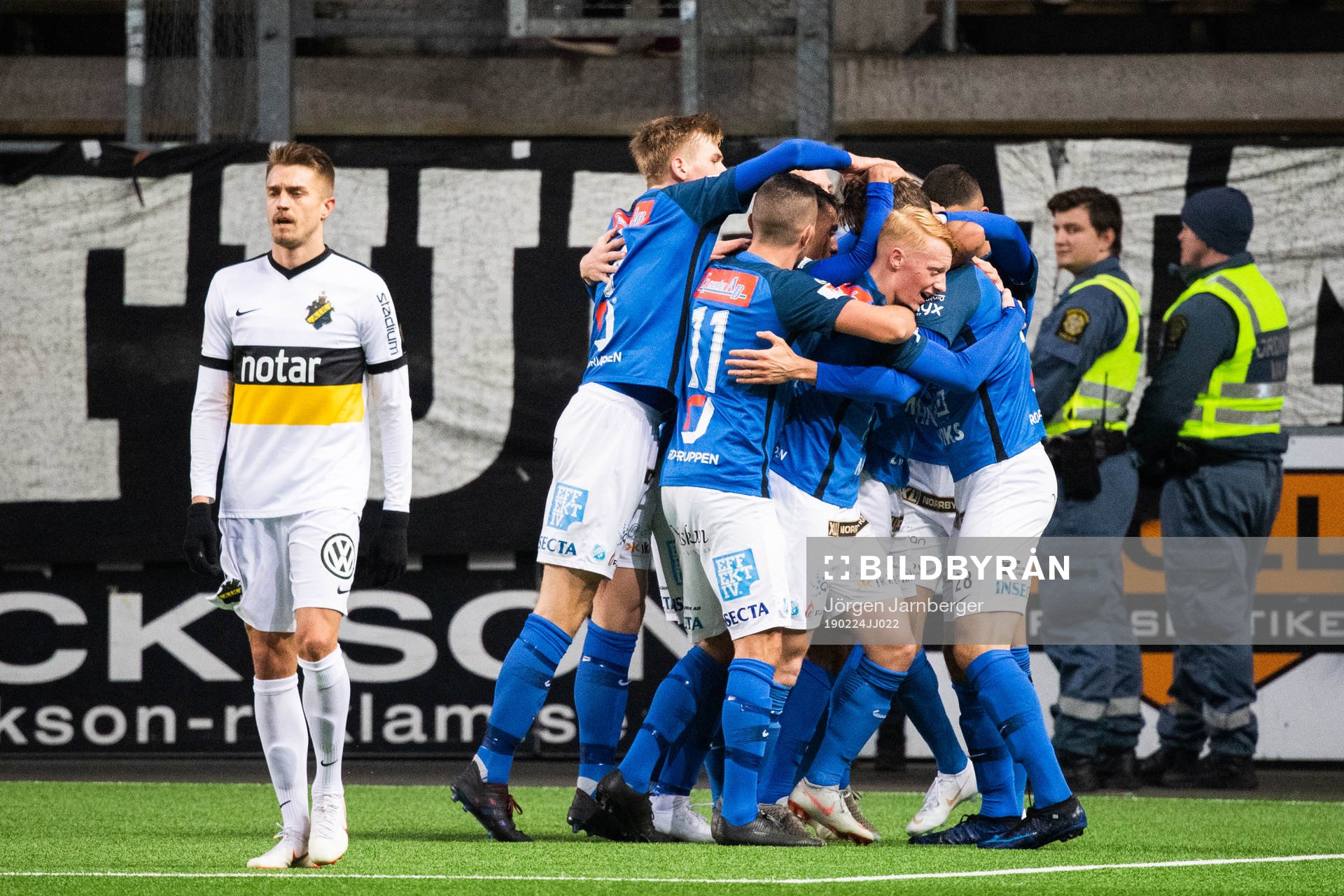 Norrbys Richard Yarsuvat jublar med lagkamrater