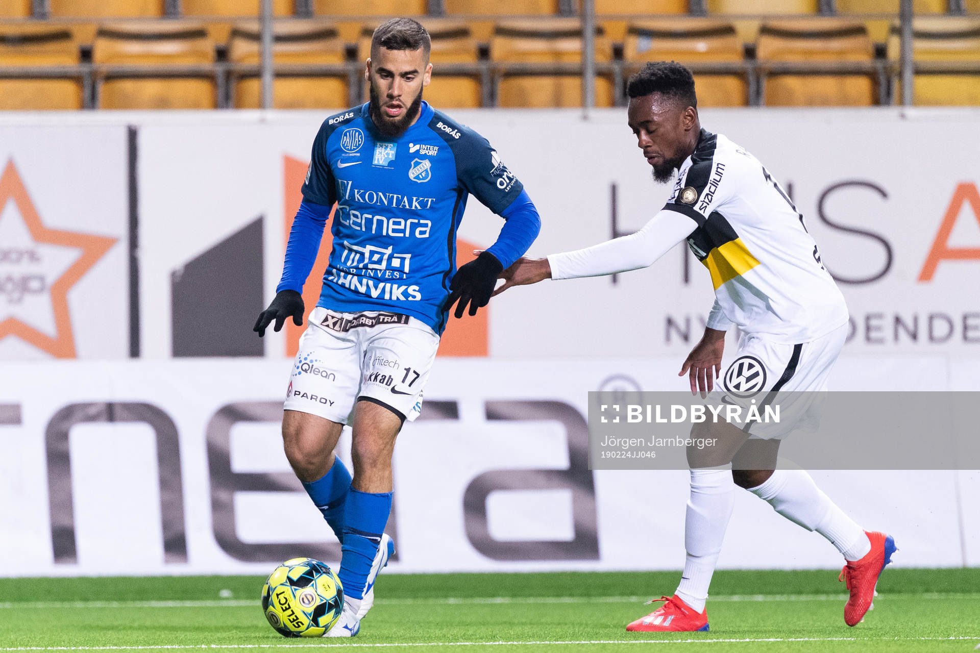 Norrbys Jasen Khayat och AIKs Heradi Rashidi under fotbollsmatchen i Svenska cupen mellan Norrby och AIK den 24 februari 2019 i Borås.