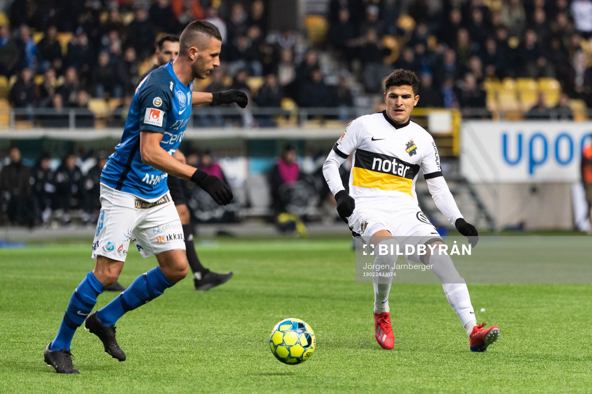 AIKs Tarik Elyounoussi och Norrbys Alen Krasnici