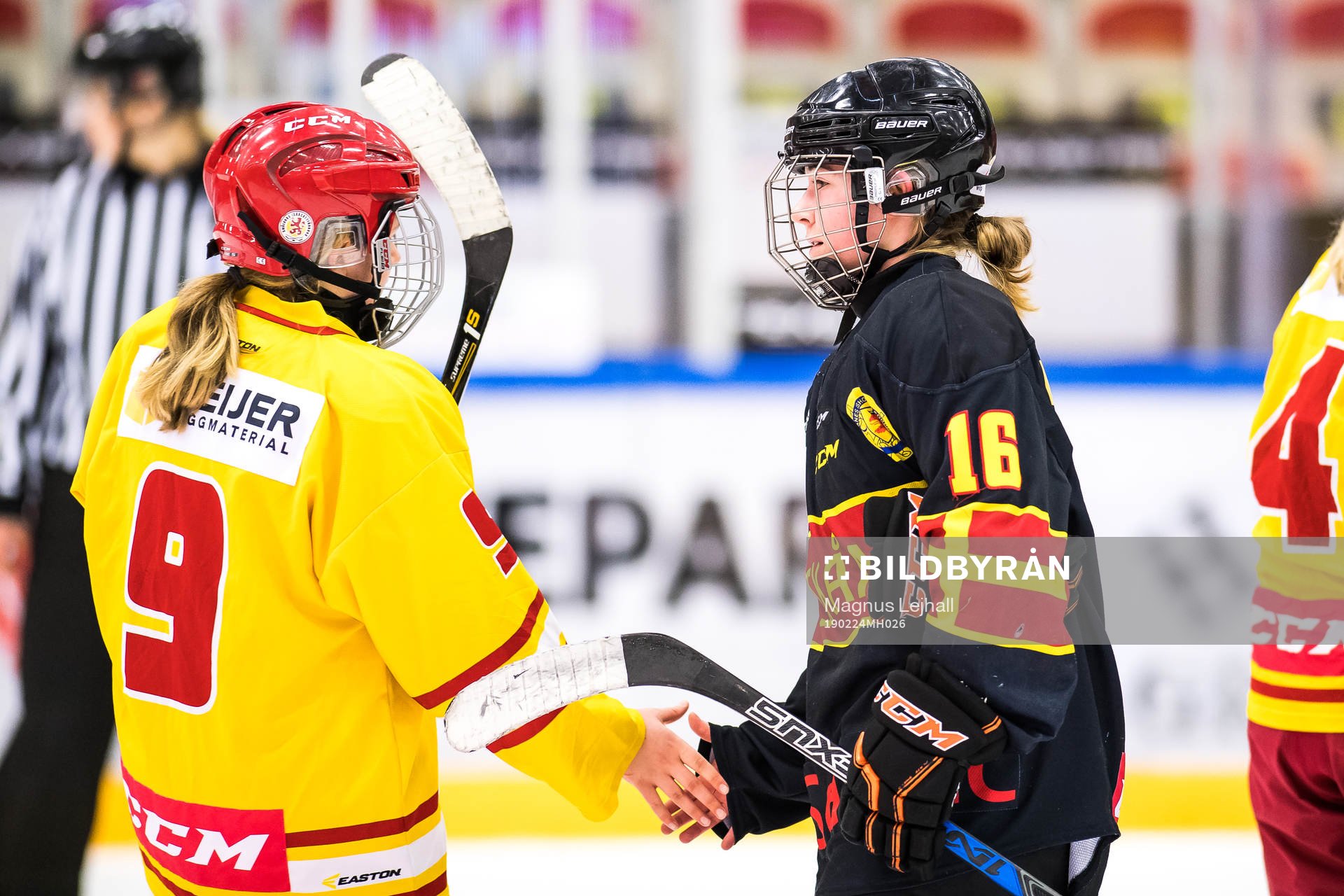 Skåne/Blekinges Hedda Johansson  tackar Smålands Ruth