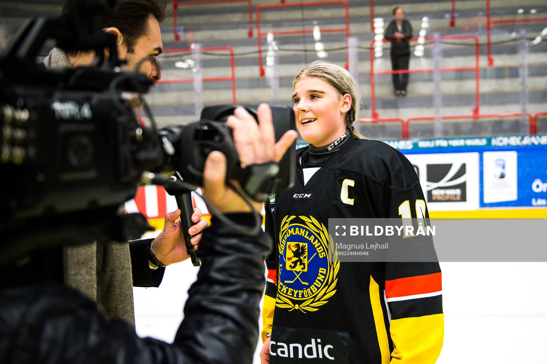 Södermanlands Lova Blom  blir intervjuad av SVT