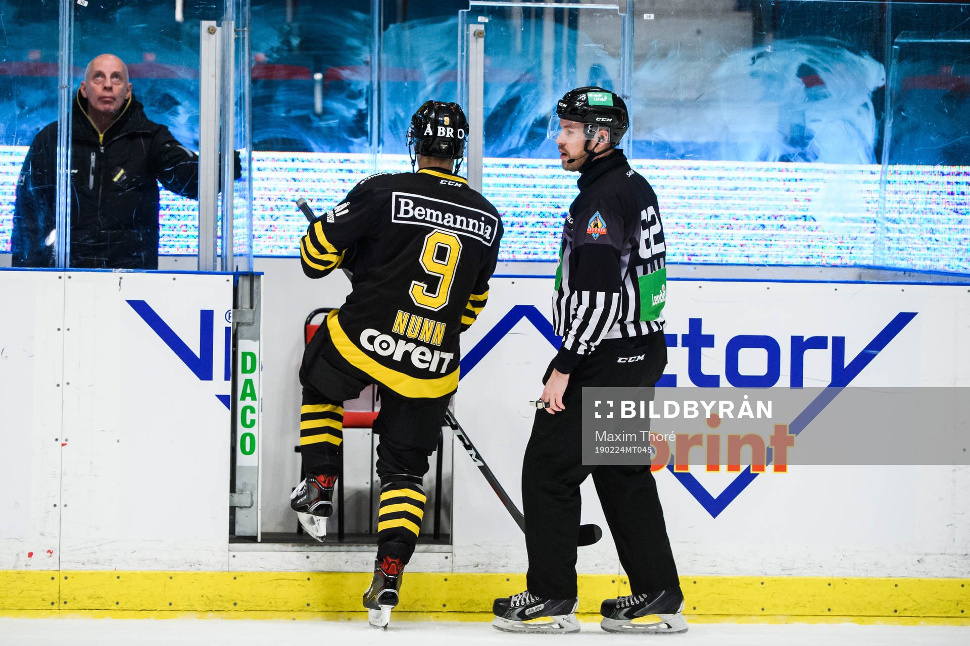 s Garry Nunn blir utvisad