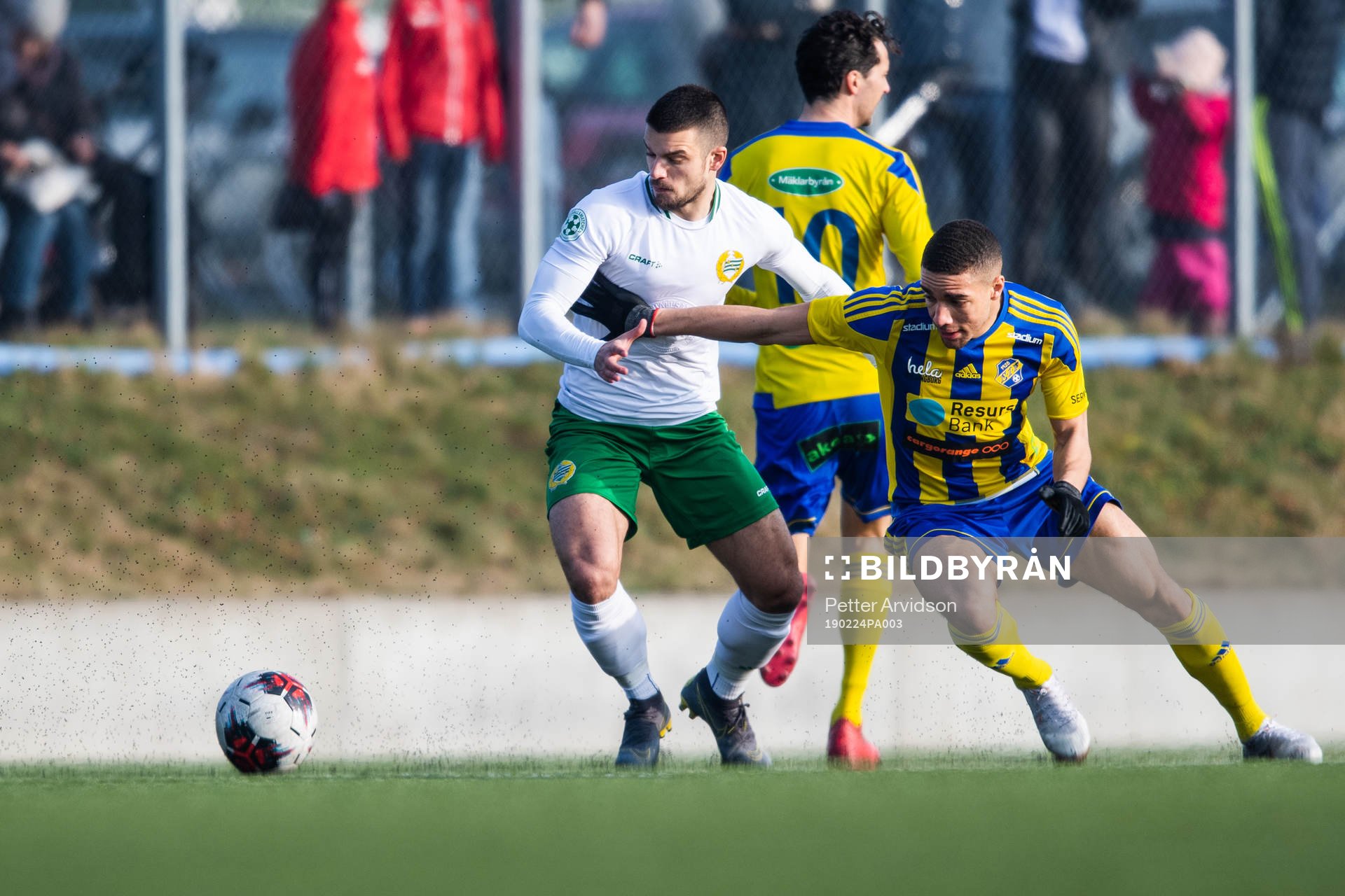 Hammarbys Vladimir Rodic och Eskilsminnes Alex Simovski i kamp om bollen under fotbollsmatchen i Svenska Cupen mellan Eskilsminne och Hammarby den 24 februari 2019 i Helsingborg.