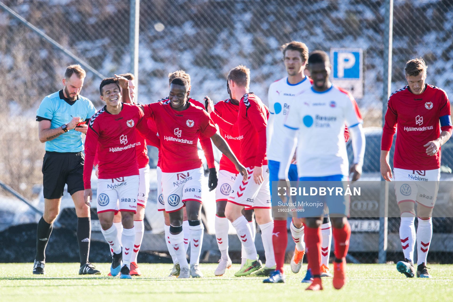 Kalmars Papa Alioune Diouf jublar med lagkamrater