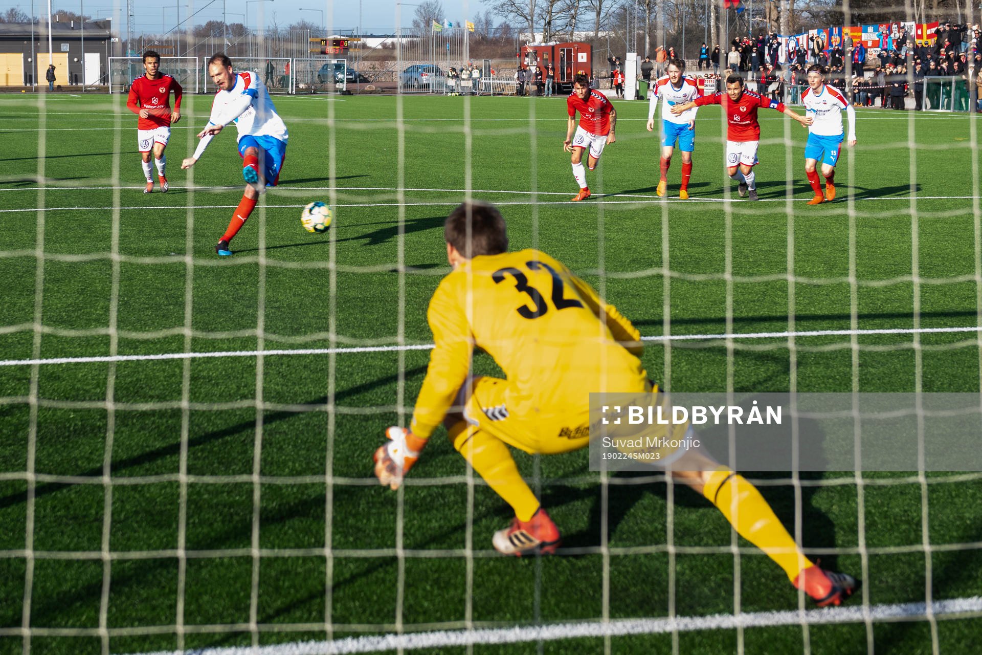 Helsingborgs Andreas Granqvist gör 1-1 på straff bakom