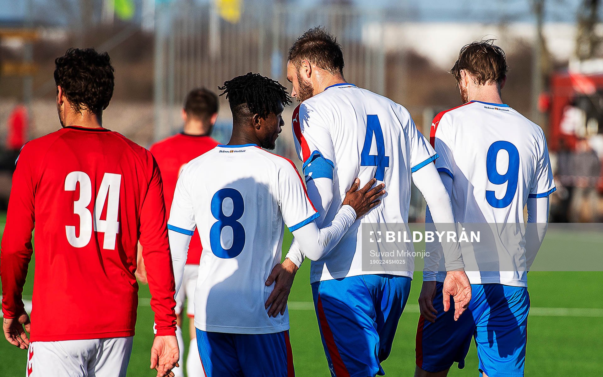 Helsingborgs Andreas Granqvist jublar tillsammans med Mamudu Moro och Rasmus Jönsson efter straffmålet till 1-1 under träningsmatchen i fotboll mellan Kalmar och Helsingborg den 24 februari 2019 i Kalmar.