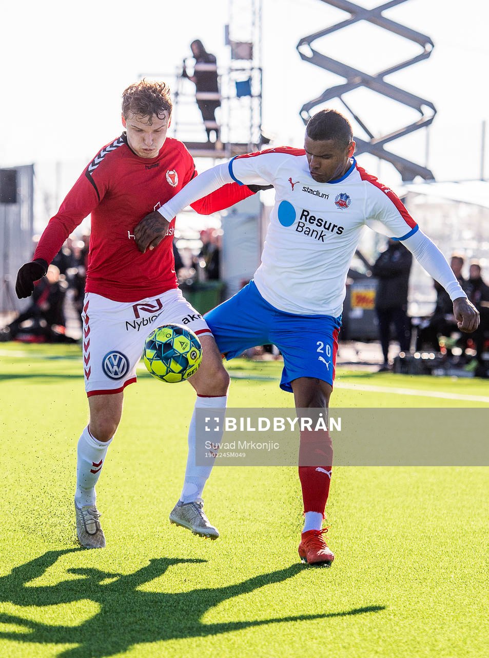 Kalmars Piotr Johansson och Helsingborgs Wanderson do Carmo