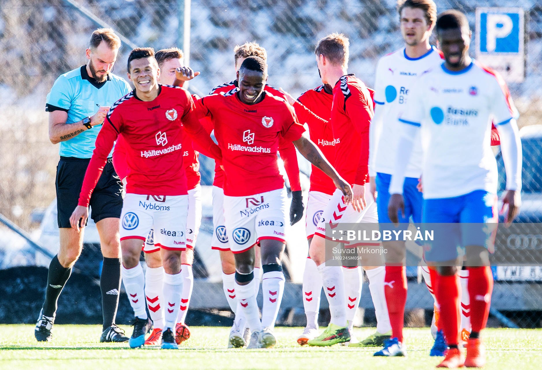Kalmars Papa Alioune Diouf jublar med lagkamrater