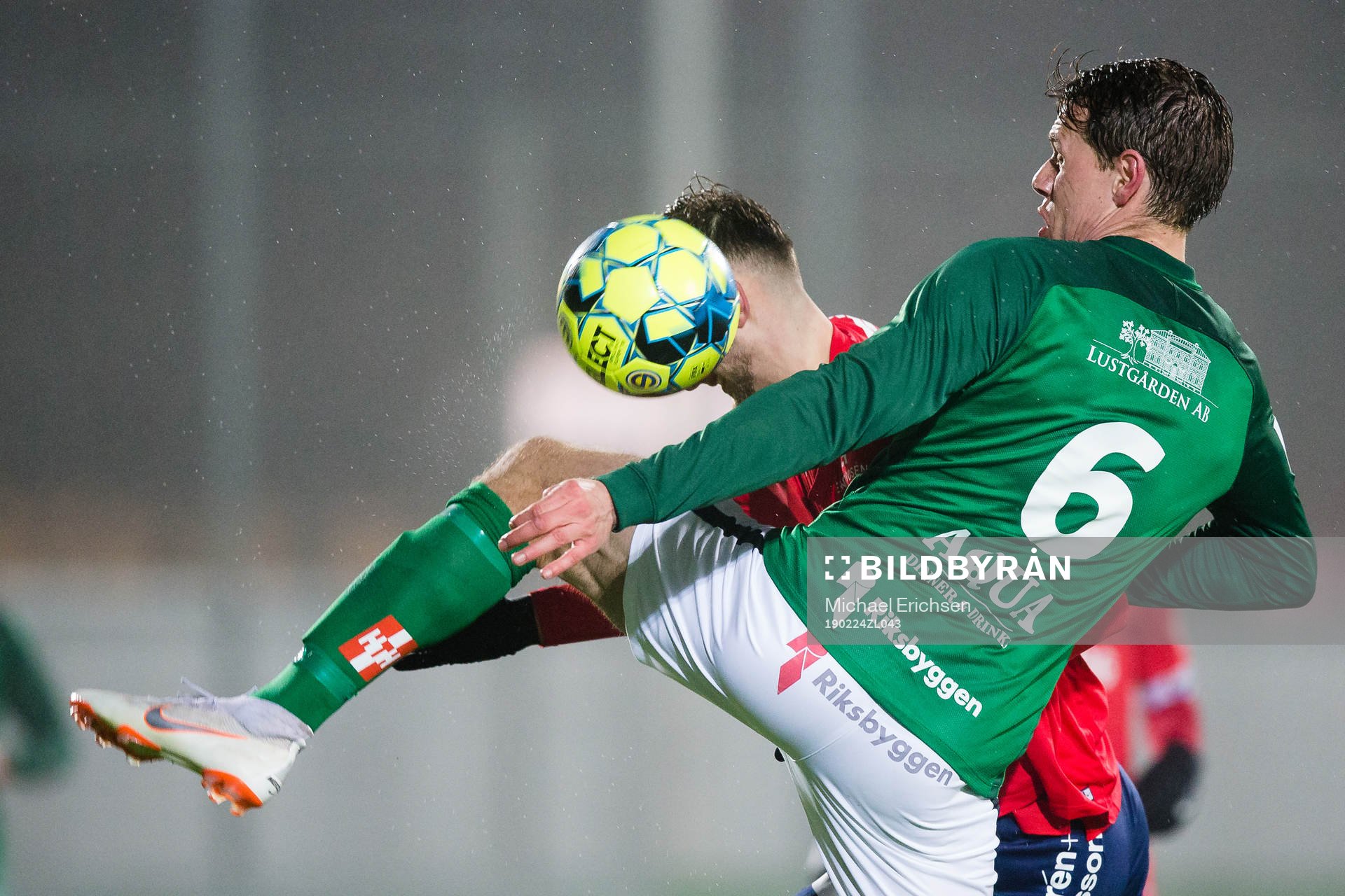 Jönköpings Philip Wiström och Örgrytes Alibek Aliev under fotbollsmatchen i Svenska Cupen mellan Örgryte och Jönköping den 24 februari 2019 i Göteborg.