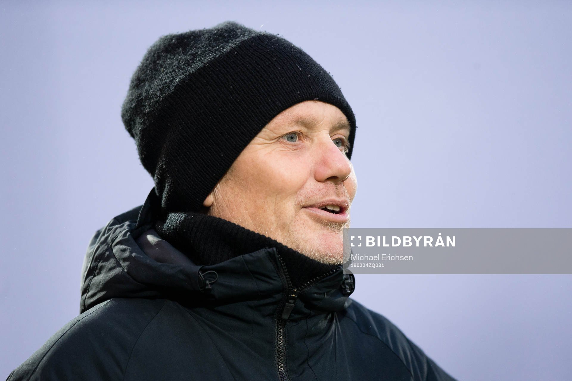 Örgrytes tränare Thomas Askebrand innan fotbollsmatchen i