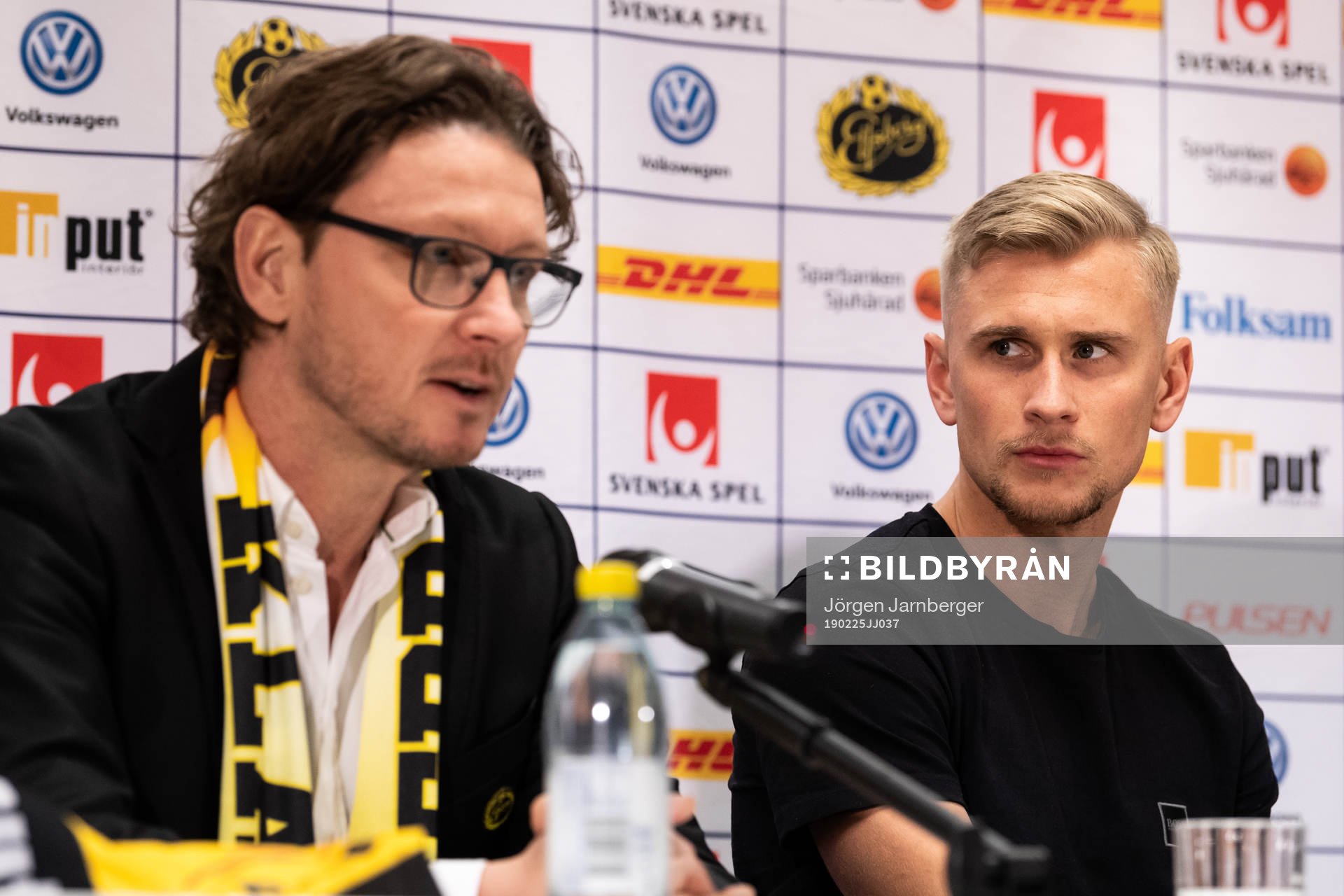 nyförvärvet Simon Strand med klubbchef Stefan Andreasson