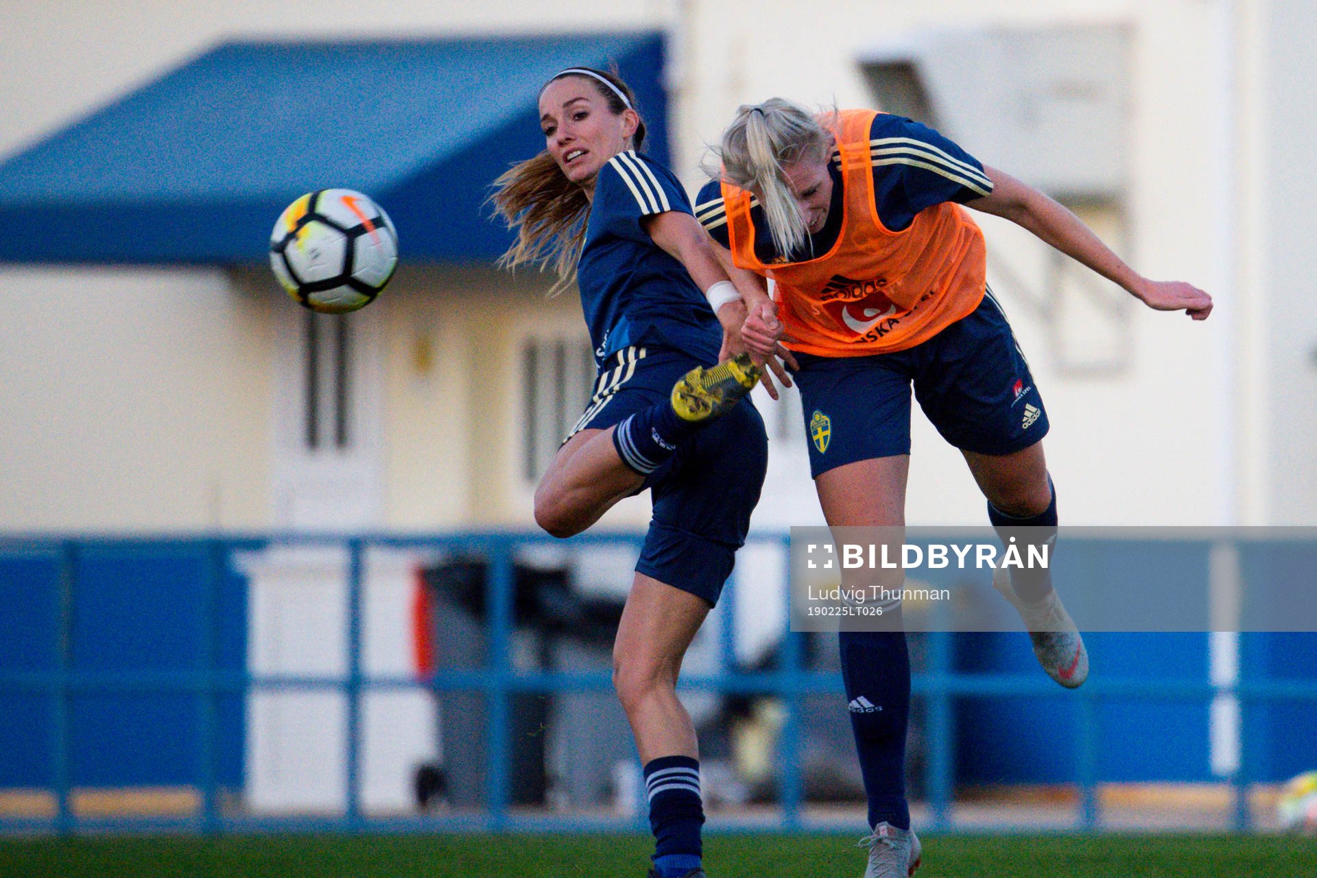 Kosovare Asllani och Sandra Adolfsson