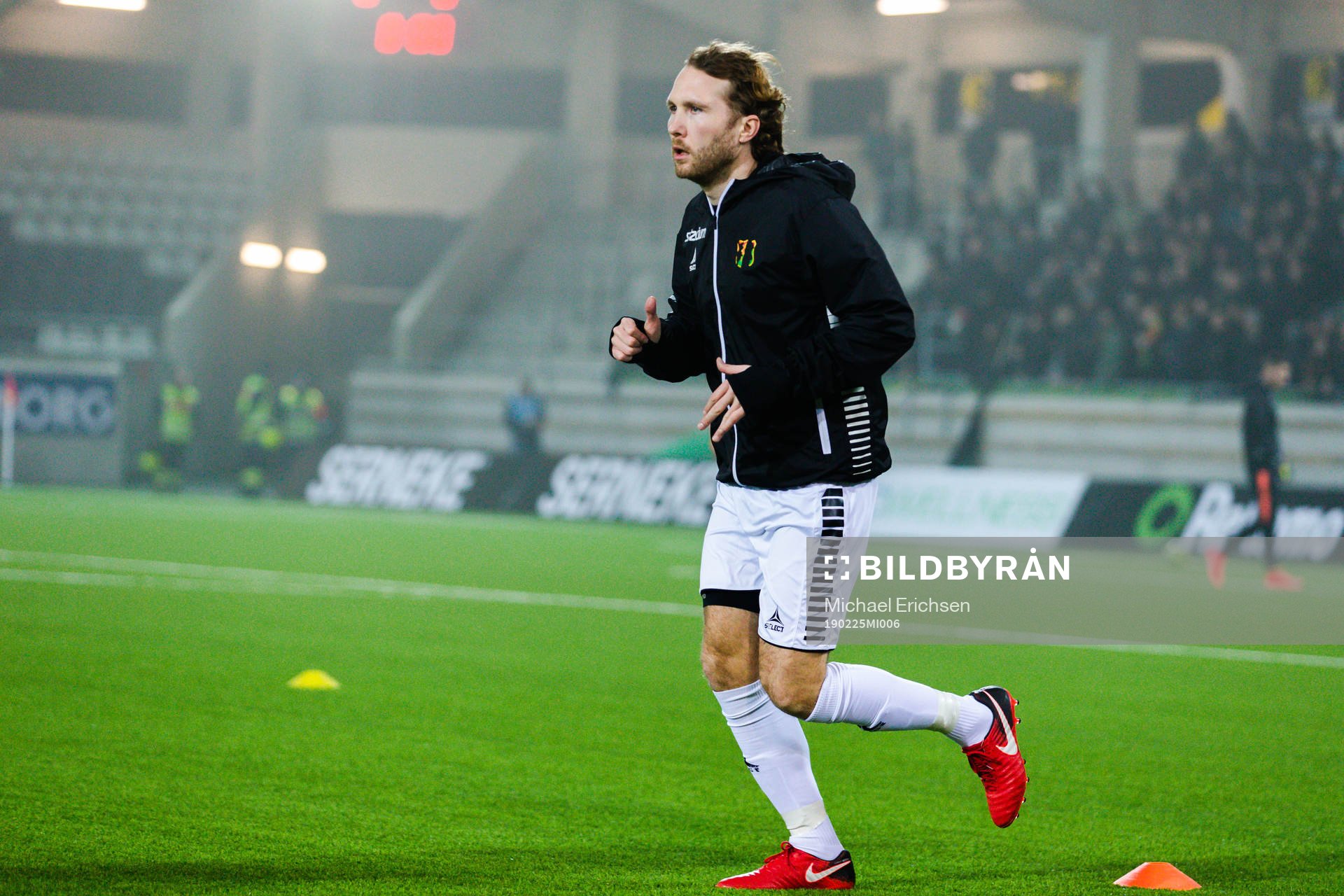 GAIS Emil Wahlström värmer upp
