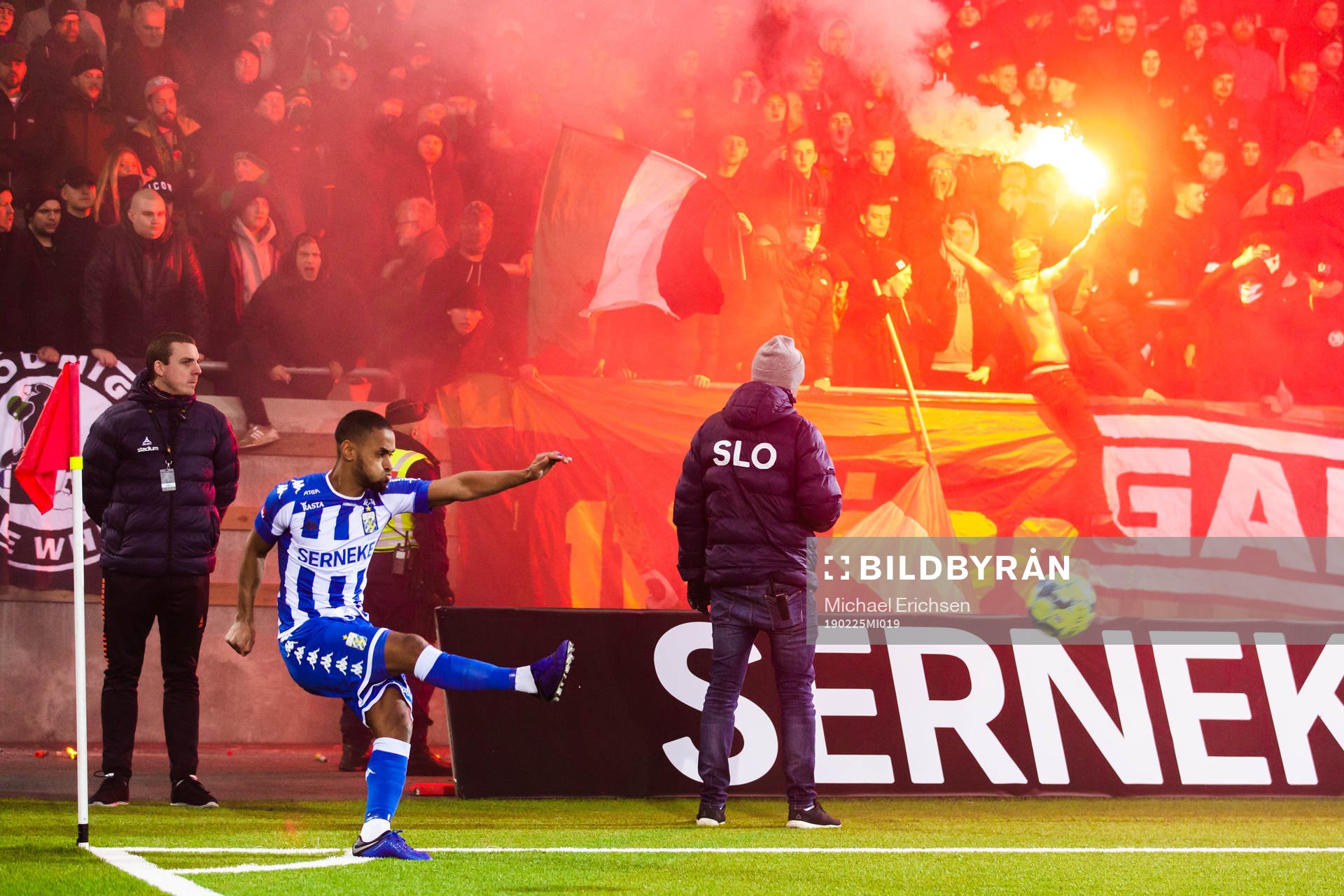 IFK Göteborgs Junes Barny slår en hörna