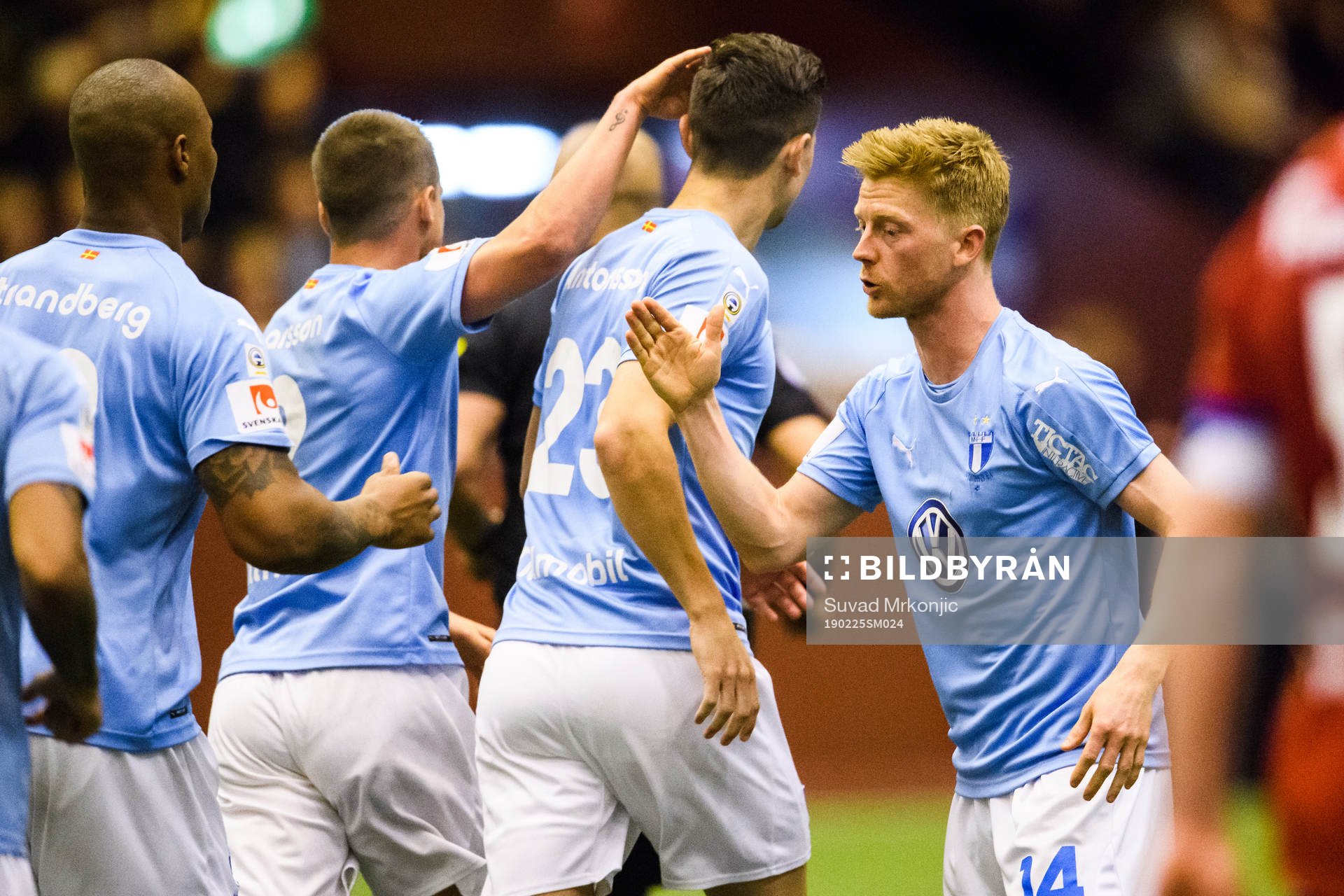 Malmö FFs Anders Christiansen och Marcus Antonsson jublar med lagkamrater efter 1-1 under fotbollsmatchen i Svenska cupen mellan Öster och Malmö FF den 25 februari 2019 i Växjö.