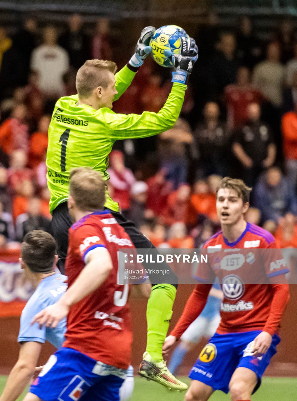 Östers målvakt Robin Malmkvist under fotbollsmatchen i Svenska cupen mellan Öster och Malmö FF den 25 februari 2019 i Växjö.
