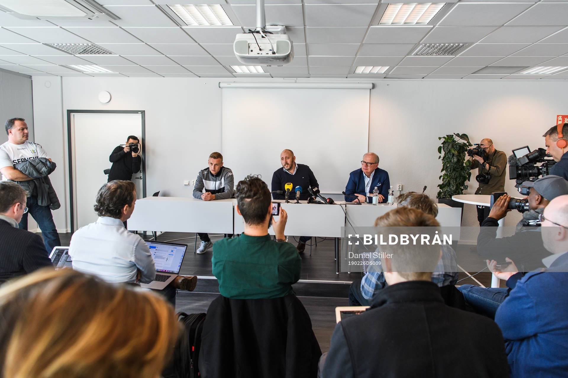 IFK Göteborgs Sebastian Ohlsson, klubbdirektör Max Markusson och ordförande Mats Engström på en presskonferens under den inställda fotbollsmatchen i Svenska Cupen mellan IFK Göteborg och Gais den 26 februari 2019 i Göteborg.