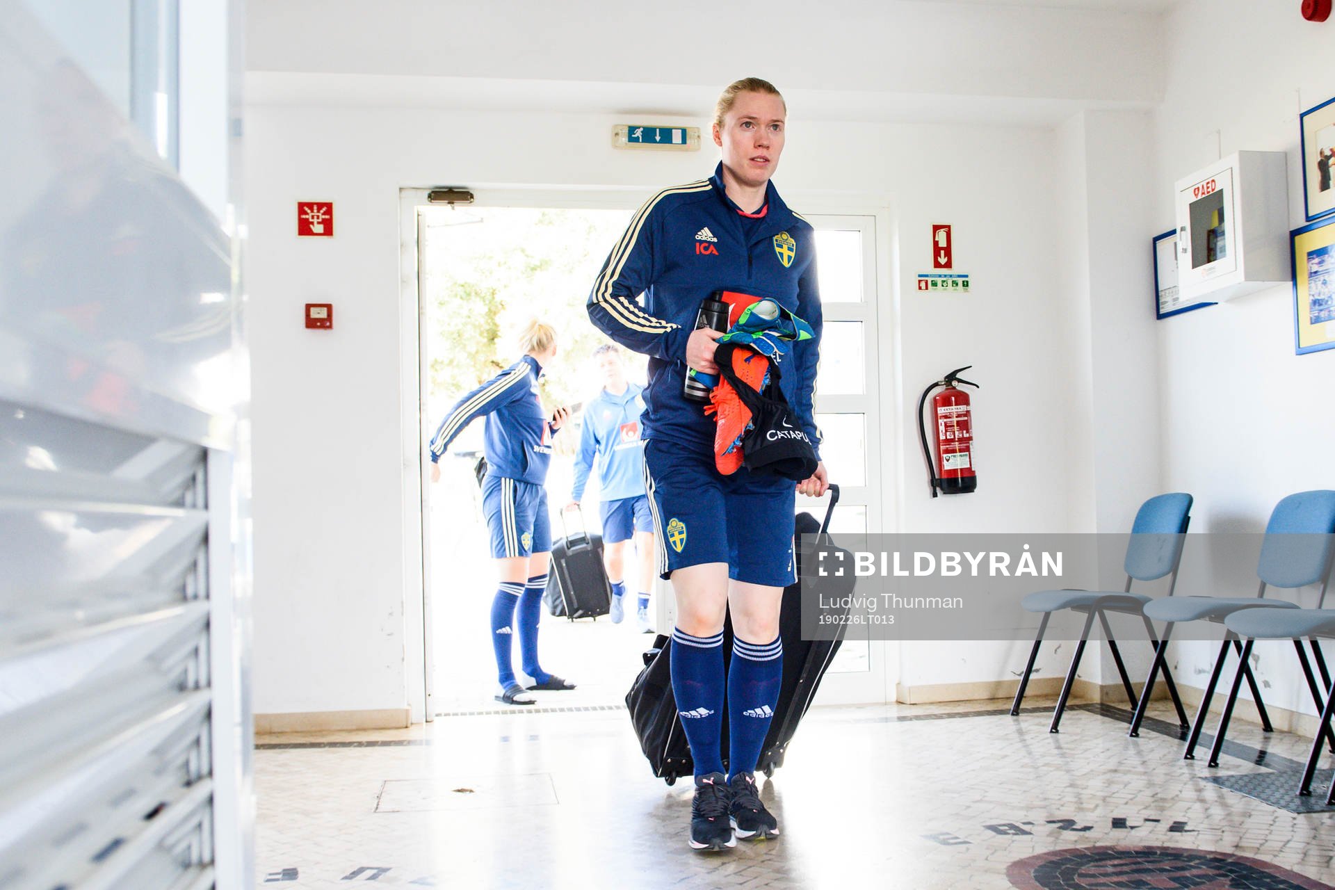 Målvakt Hedvig Lindahl ankommer till en träning med