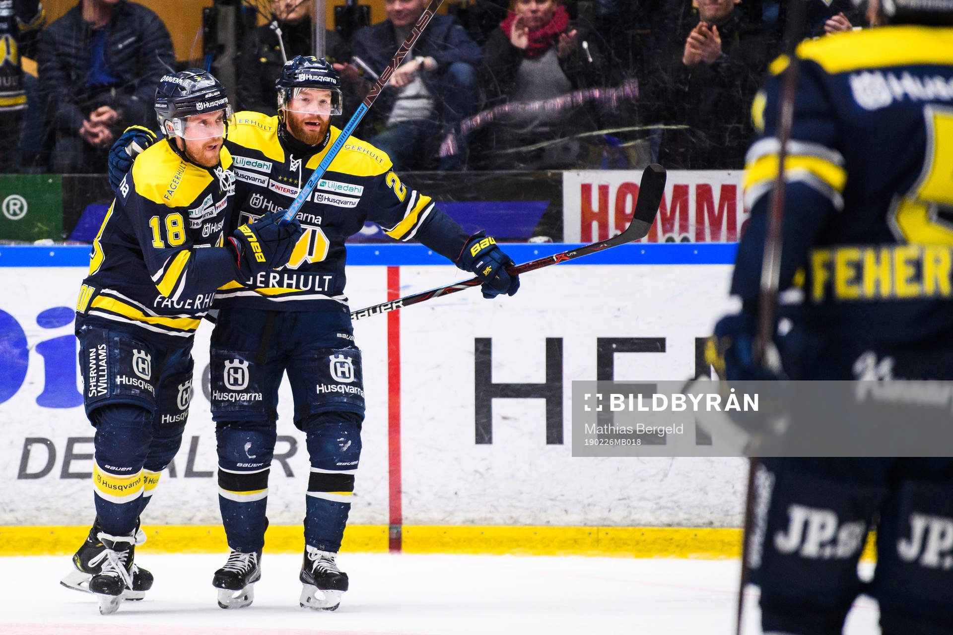 s Joakim Andersson jublar med Robin Figren