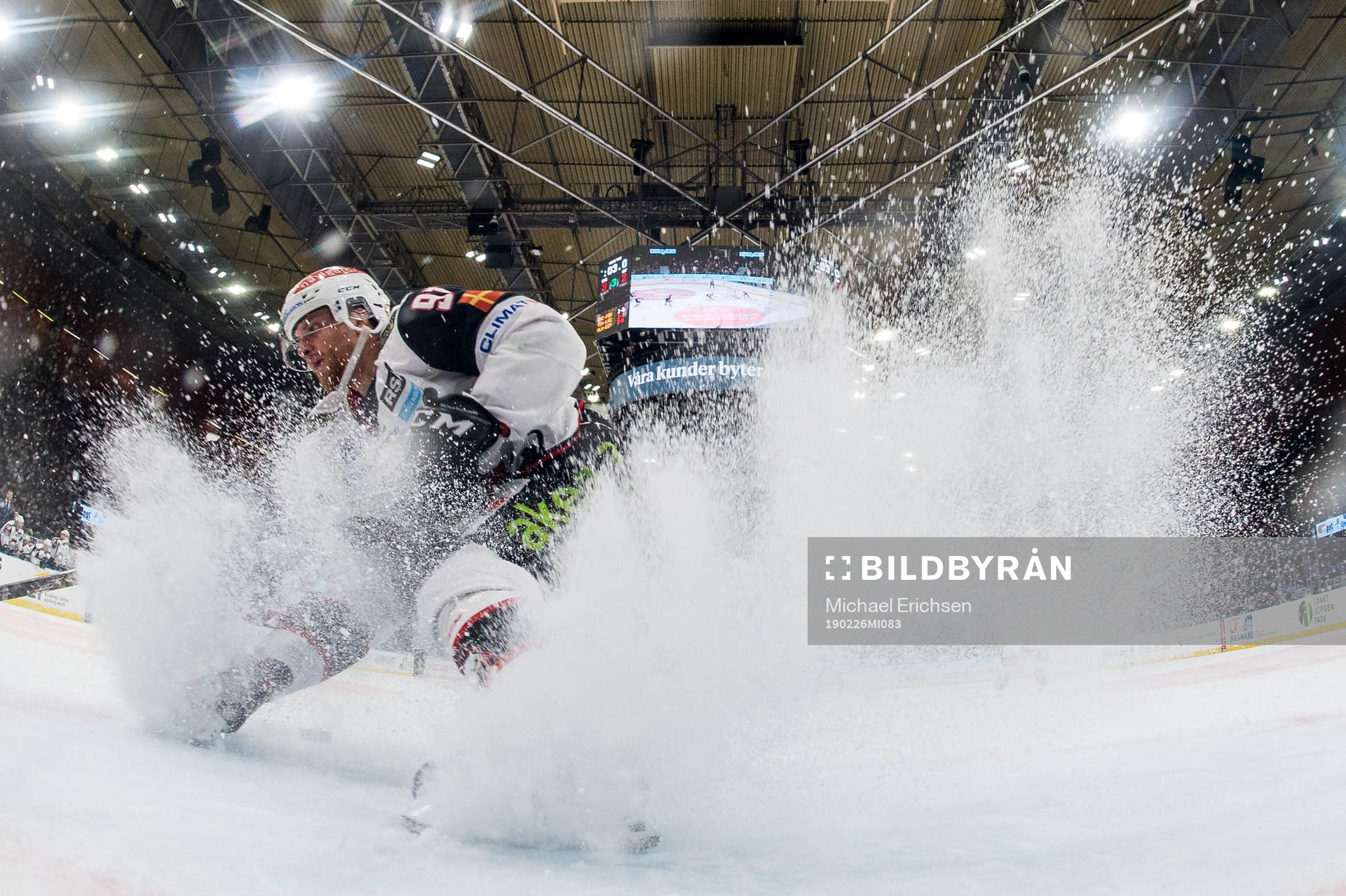 Malmö Redhawks Max Görtz hindrar Frölundas Mats Rosseli