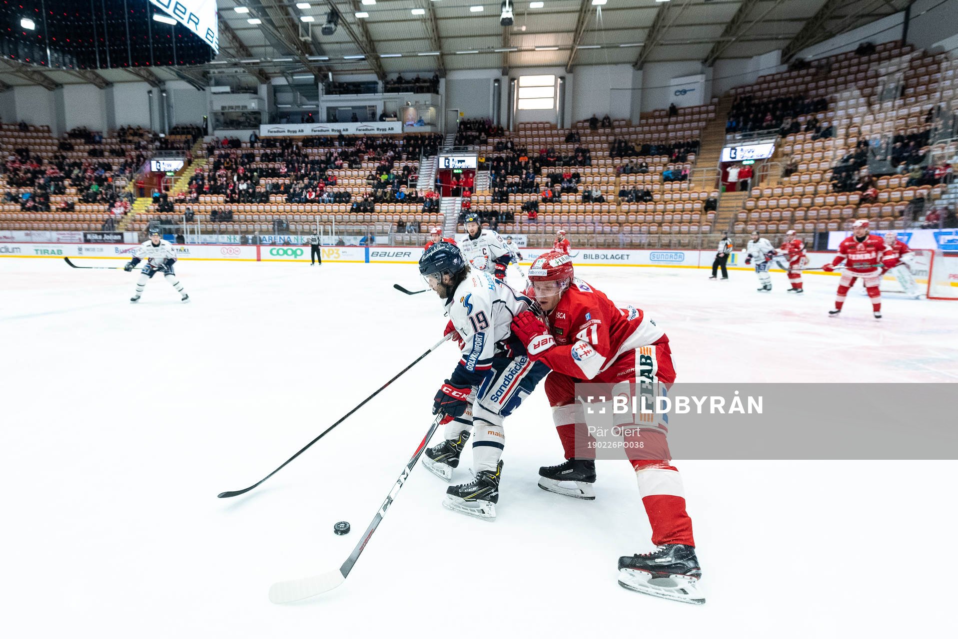 Linköpings Joe Whitney och Timrås Alexander Falk