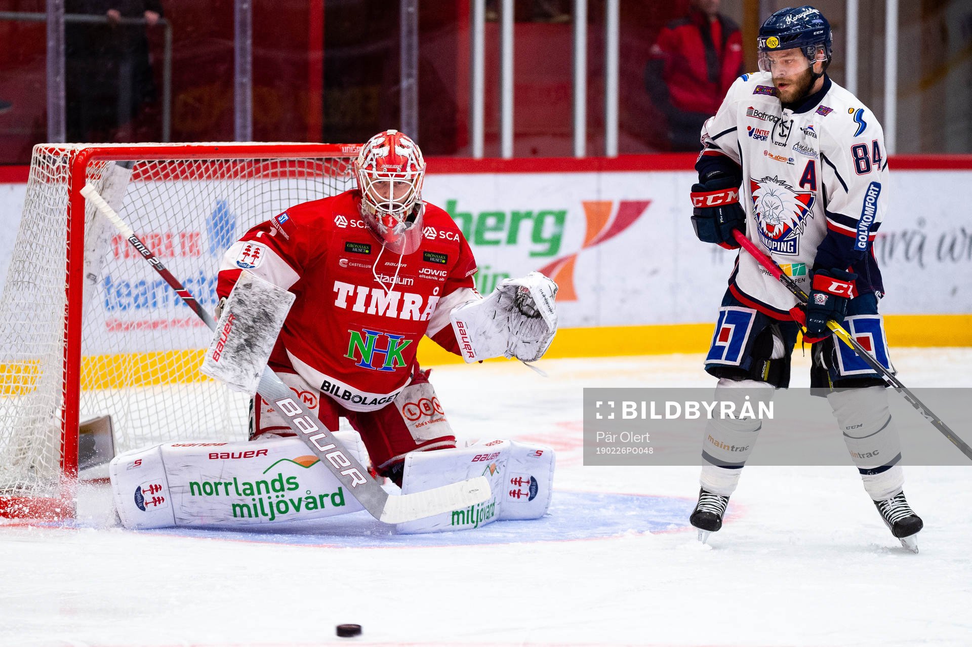 Timrås målvakt Victor Brattström och Linköpings Jimmy