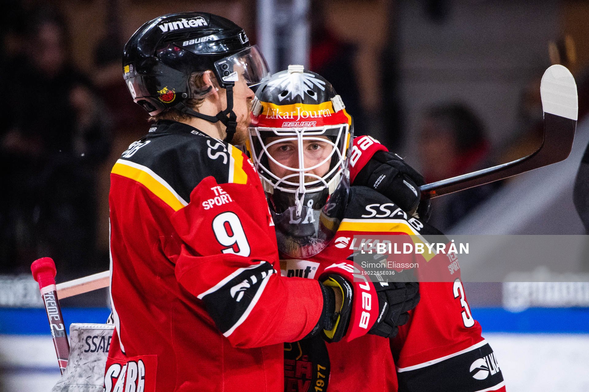Luleås Johan Forsberg och målvakt Joel Lassinantti jublar