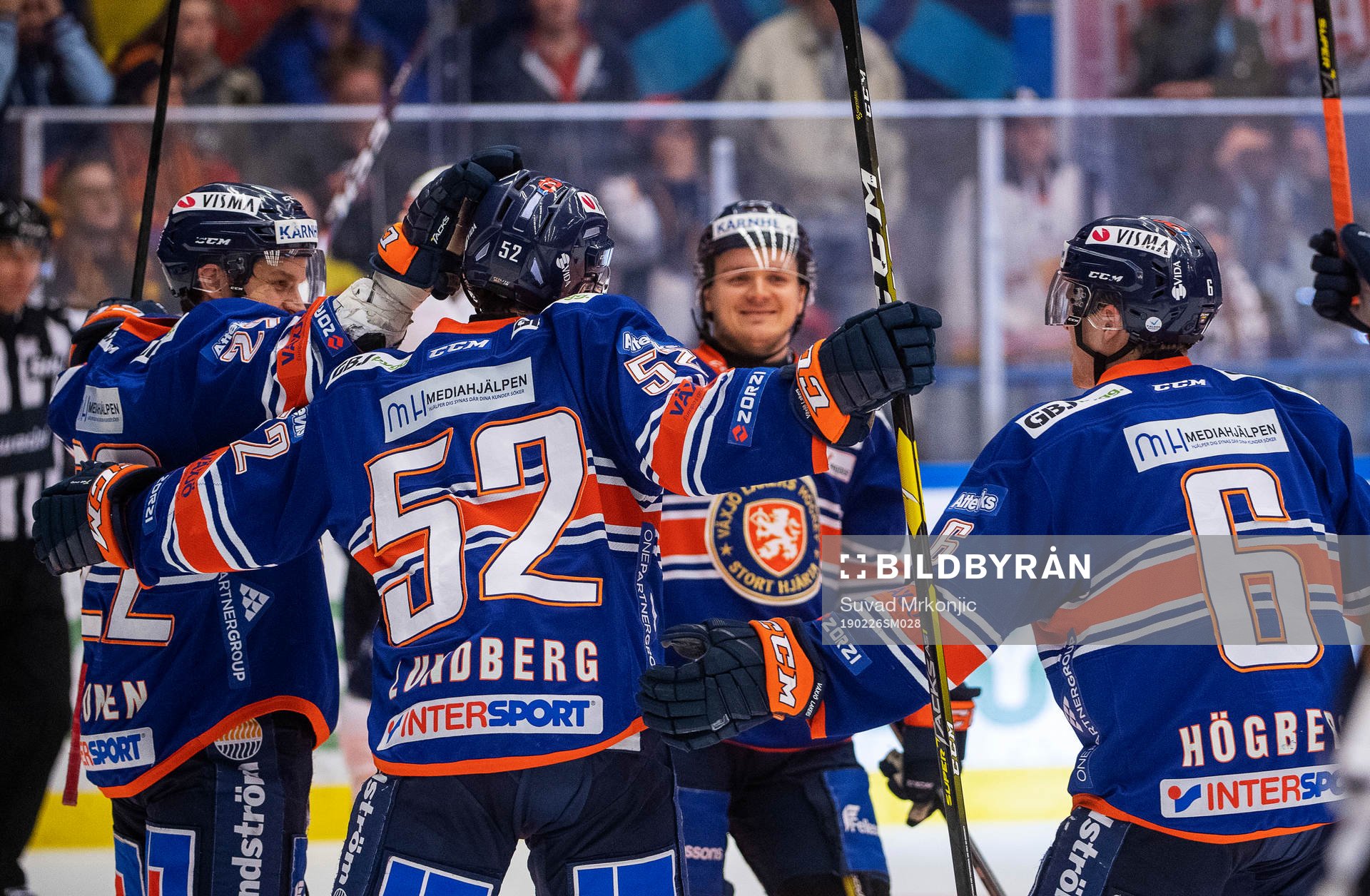 Växjös Janne Pesonen jublar med lagkamrater