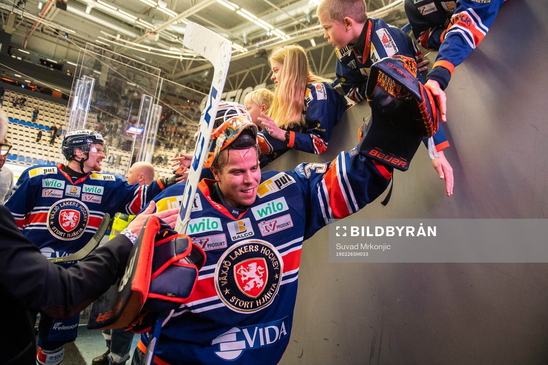 Växjös målvakt Viktor Fasth jublar