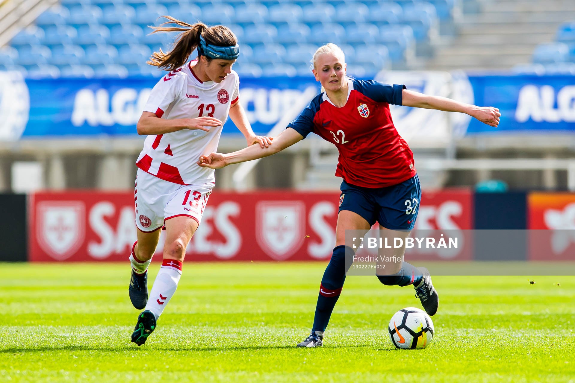Sofie Junge of Denmark and Karina Sævik of Norway