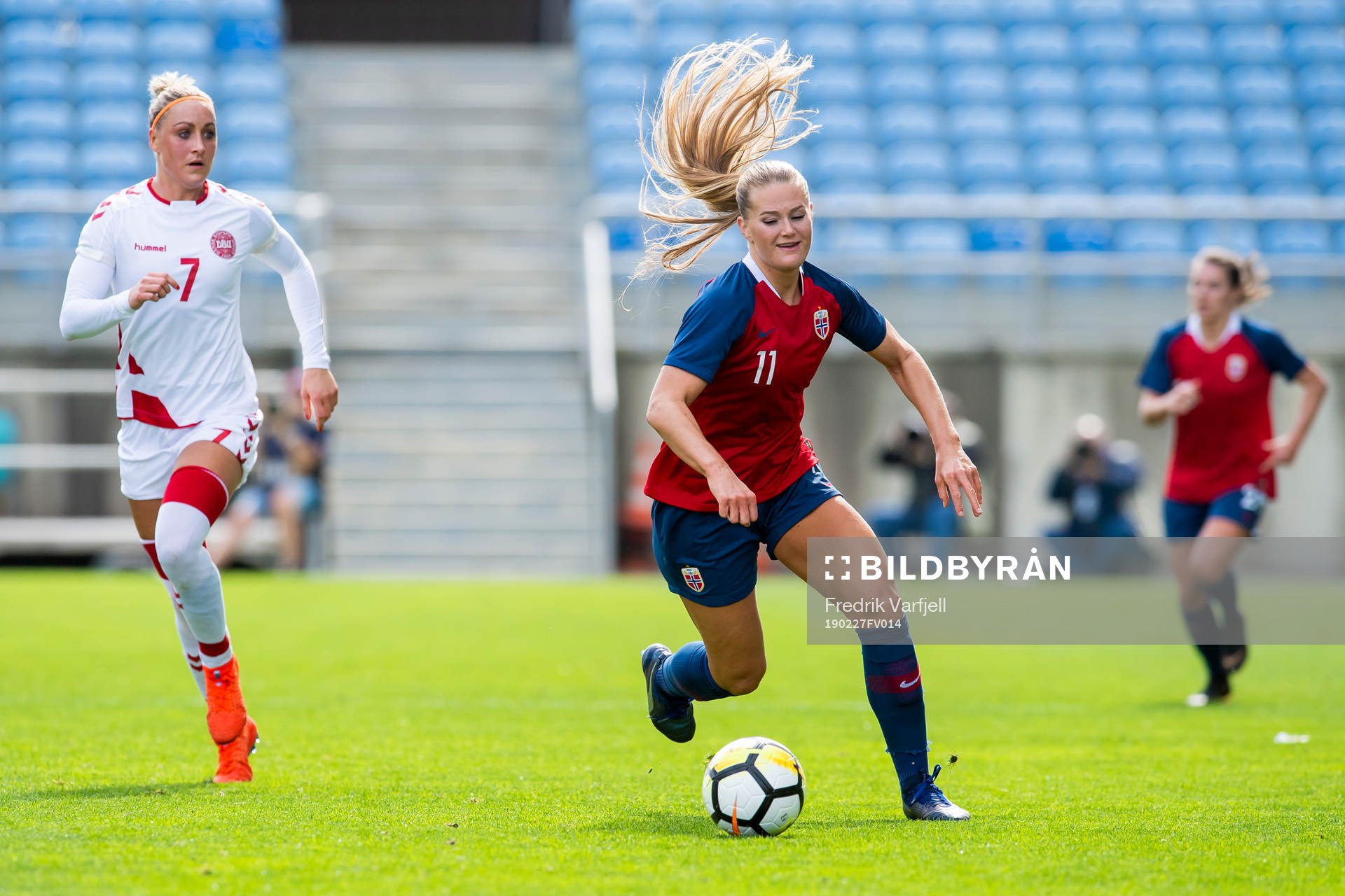 Sanne Troelsgaard of Denmark and Lisa-Marie Karlseng Utland of Norway during the Algarve Cup match between Norway and Denmark on February 27, 2019 in Faro.