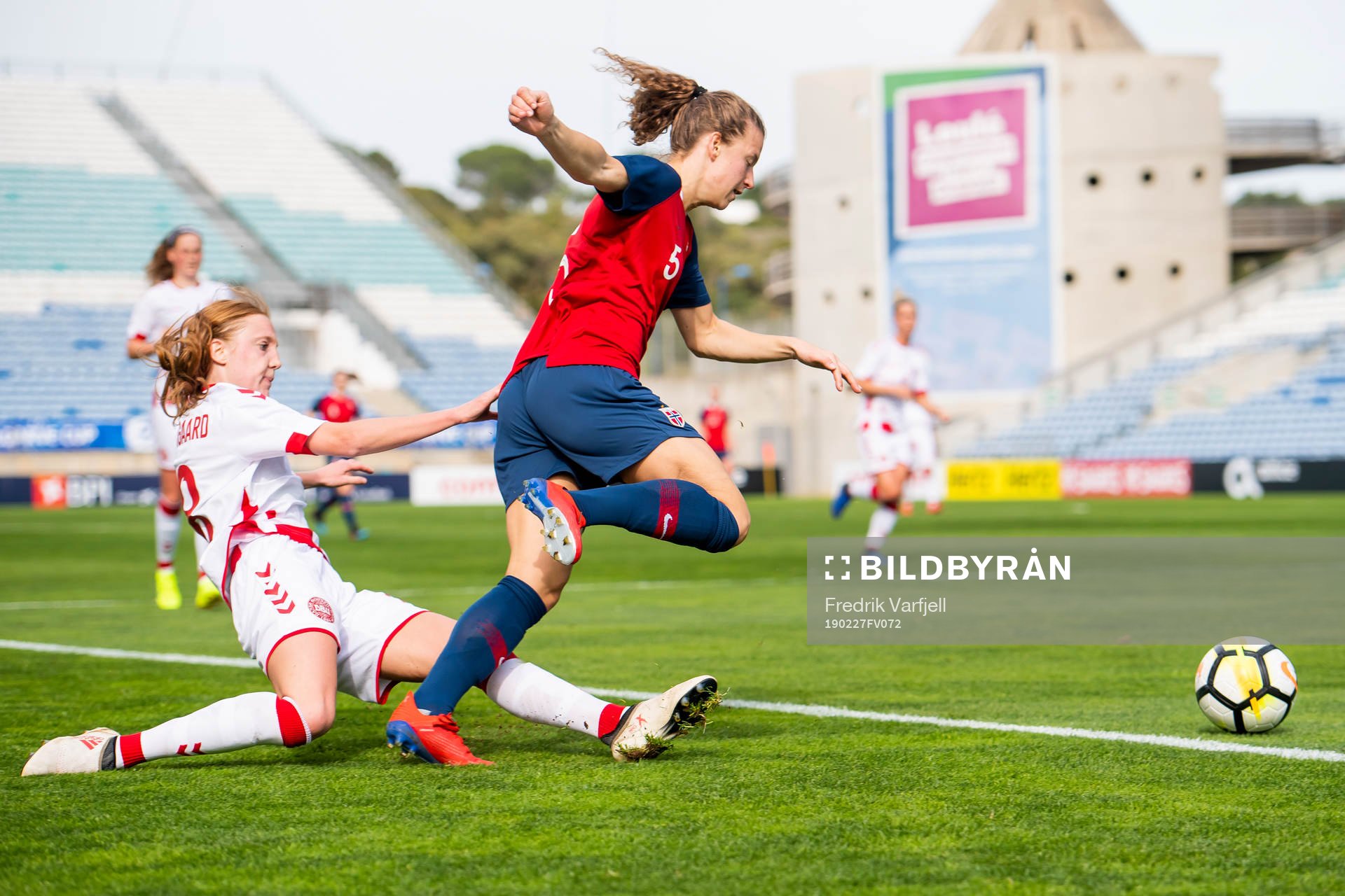 Sara Holmgaard of Denmark and Synne Skinnes Hansen of Norway