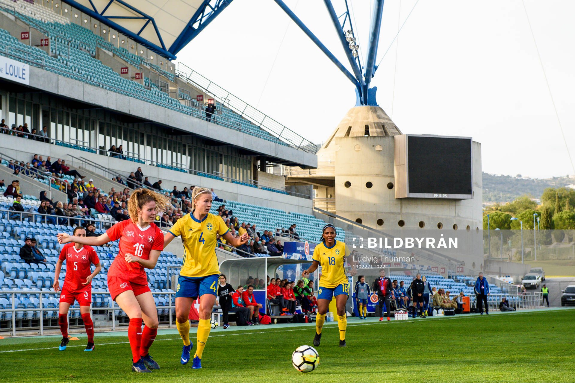 Luana Bühler of Switzerland and Hanna Glas of Sweden