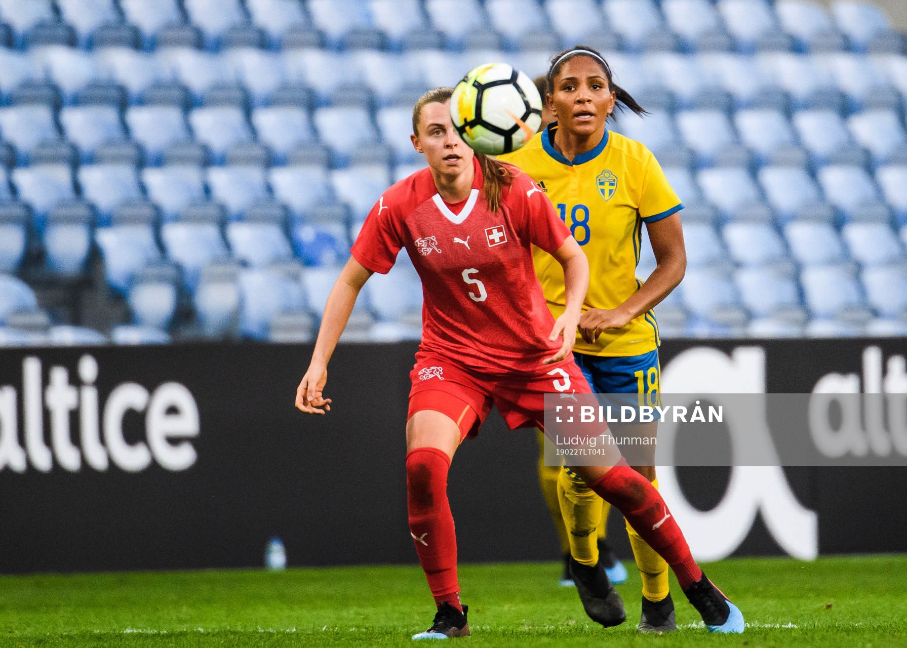 Noëlle Maritz of Switzerland and Madelen Janogy of Sweden