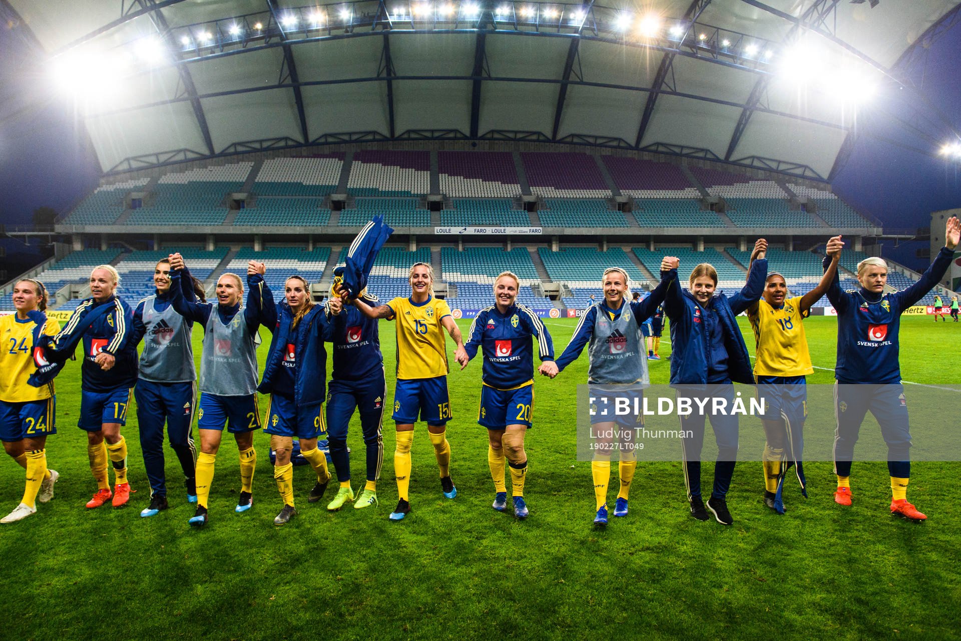 Players of Sweden celebrates