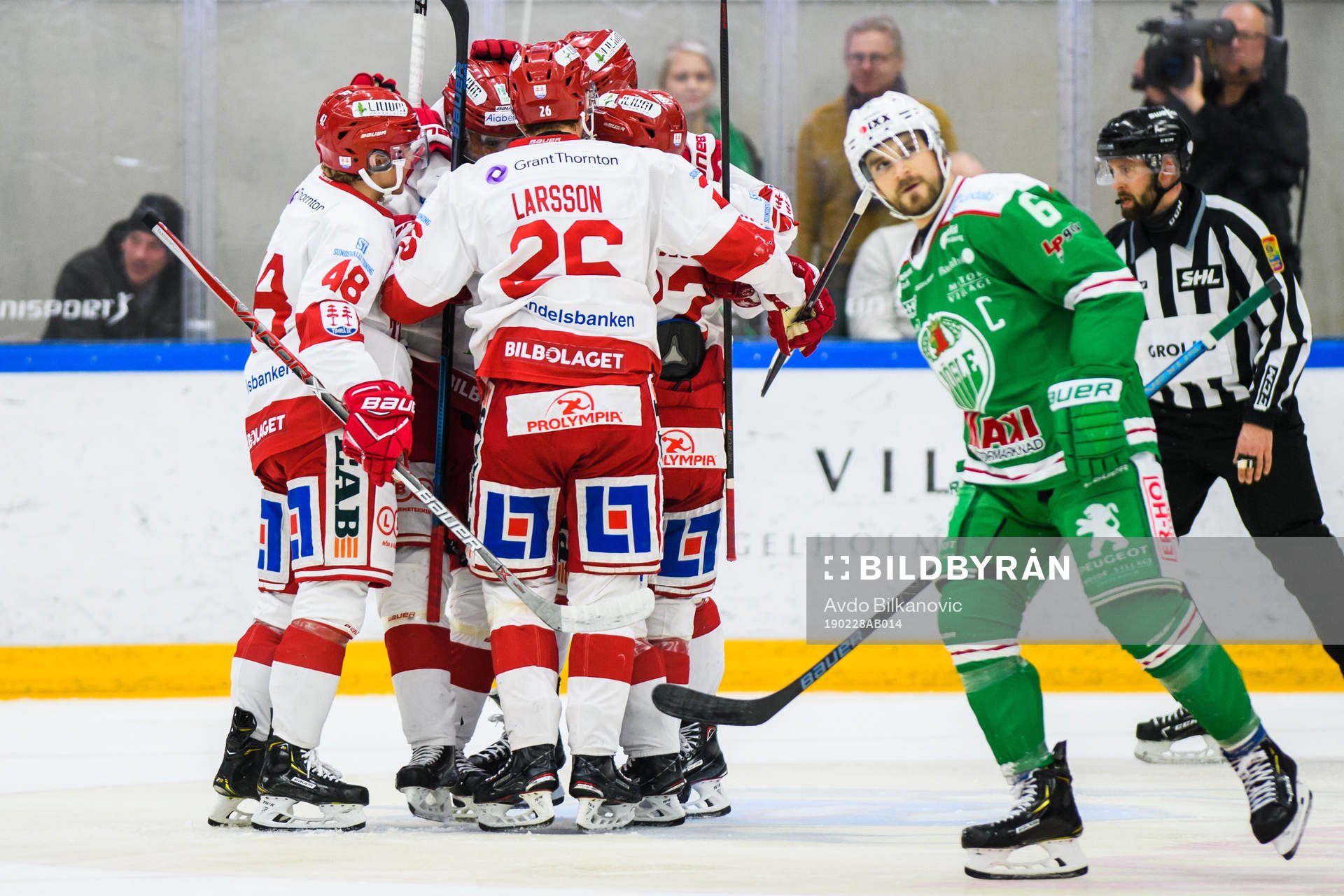 Timrås Morten Madsen jublar med lagkamrater