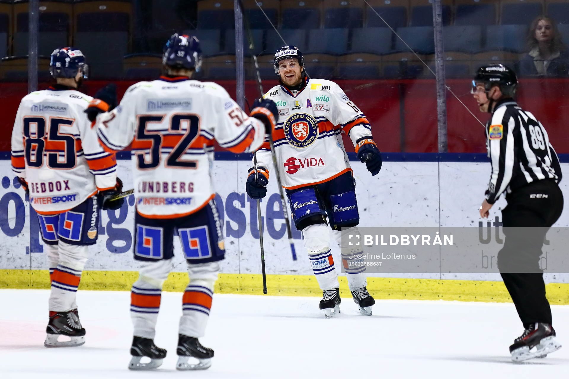 Växjös Erik Josefsson jublar med Liam Reddox och Arvid