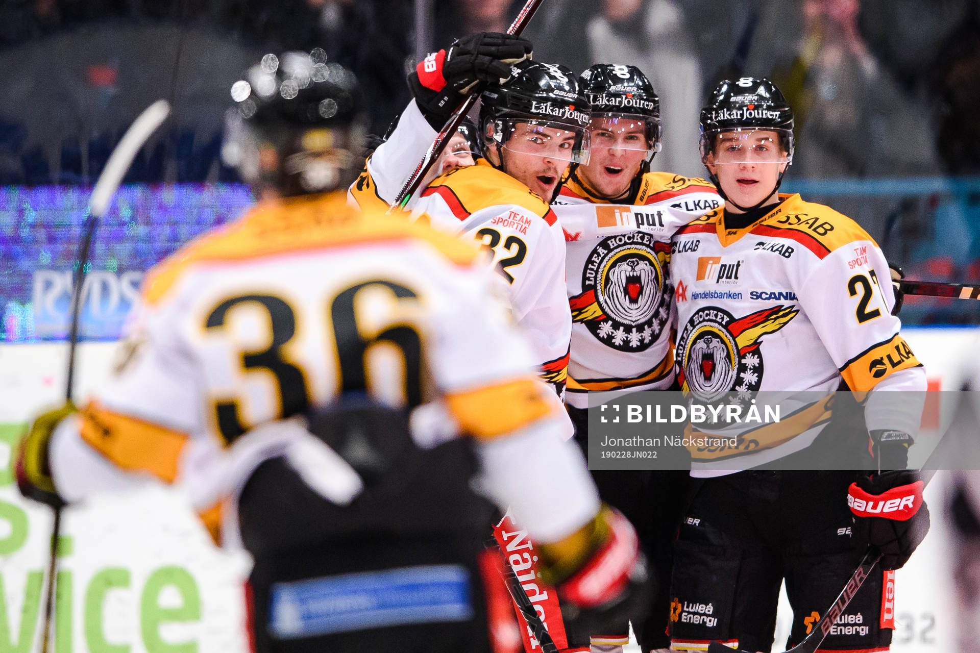 Luleås Oscar Engsund och Lucas Jidenius jublar