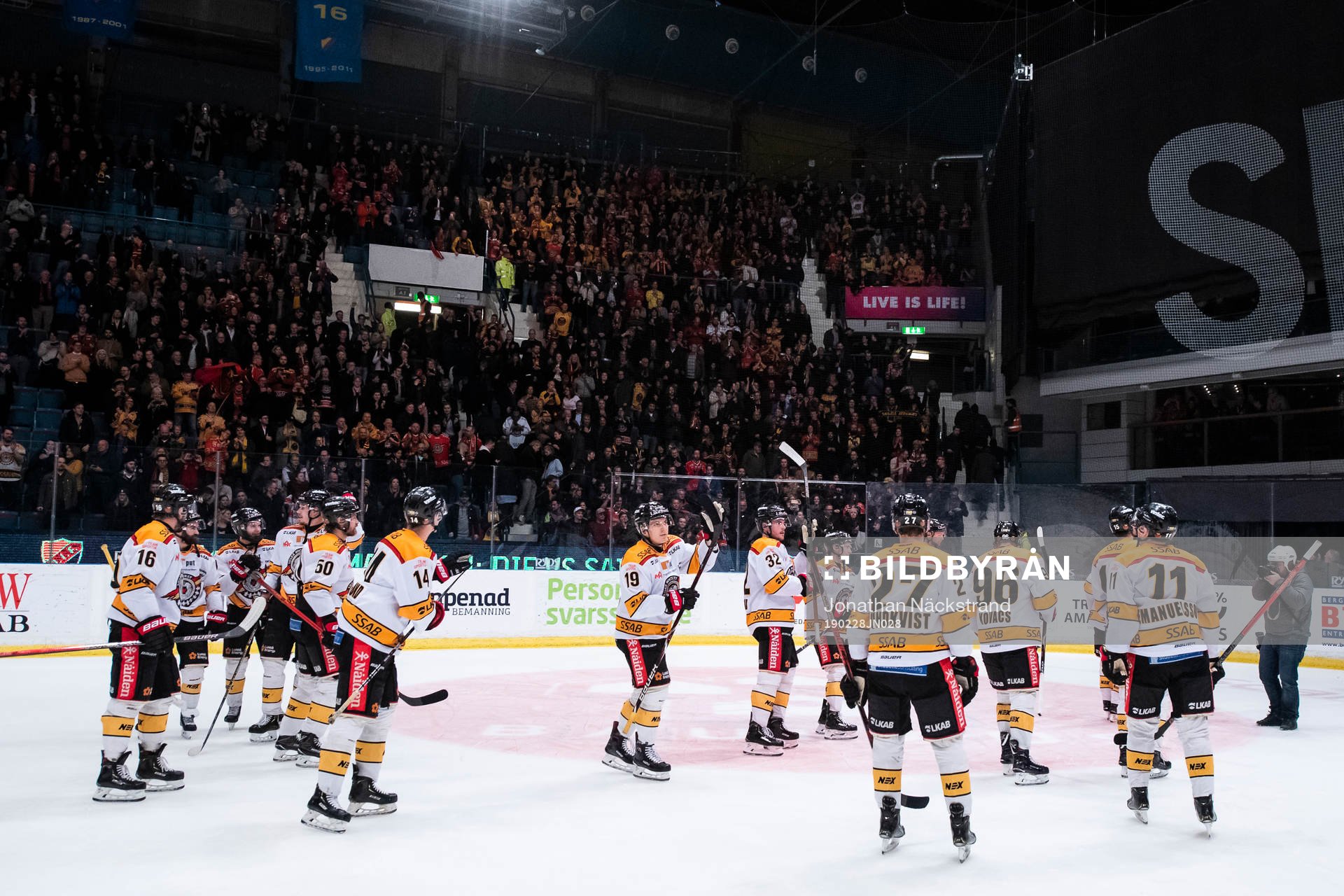 Luleås spelare tackar publiken