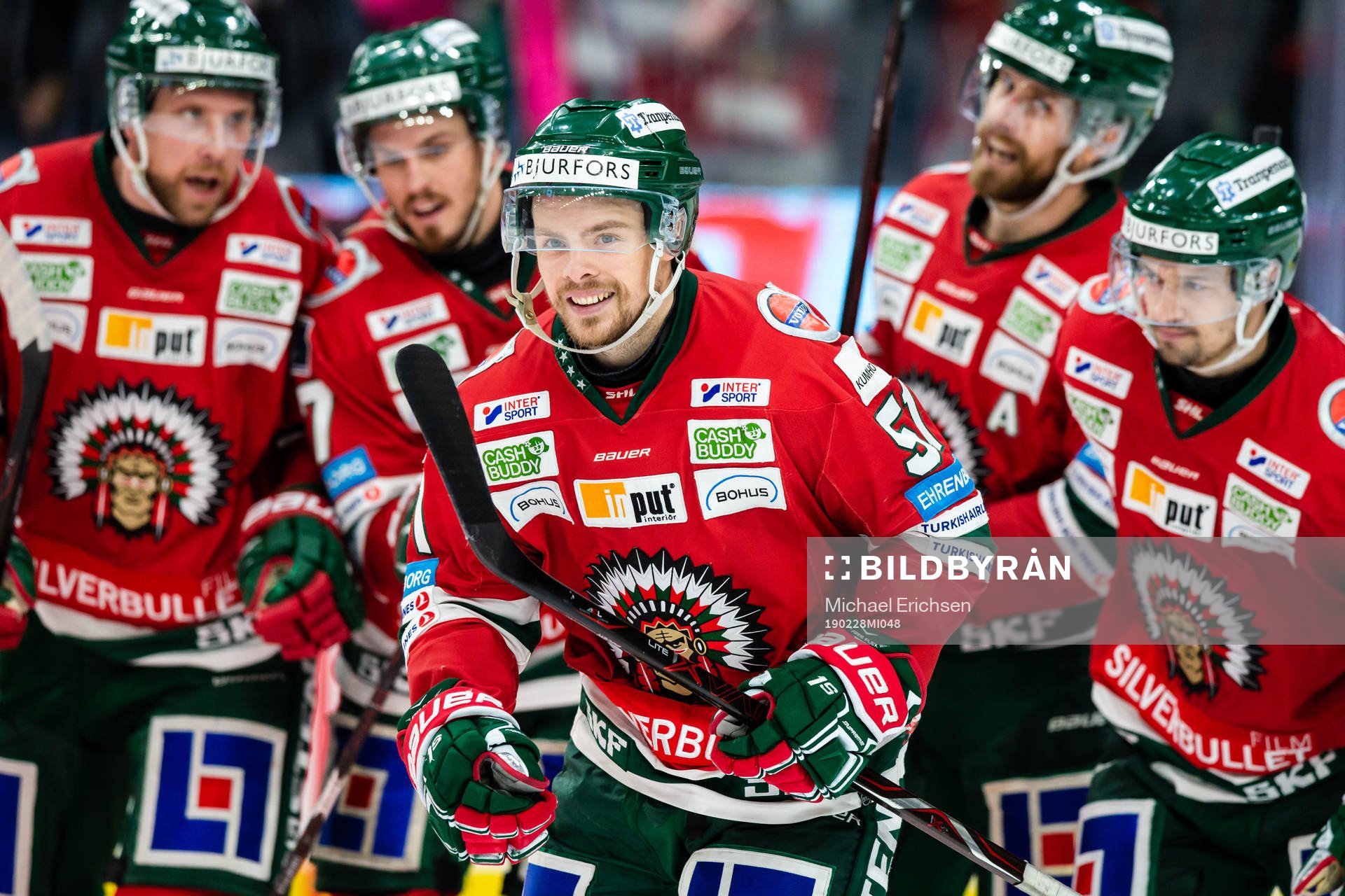 Frölundas Mats Rosseli Olsen jublar med lagkamrater