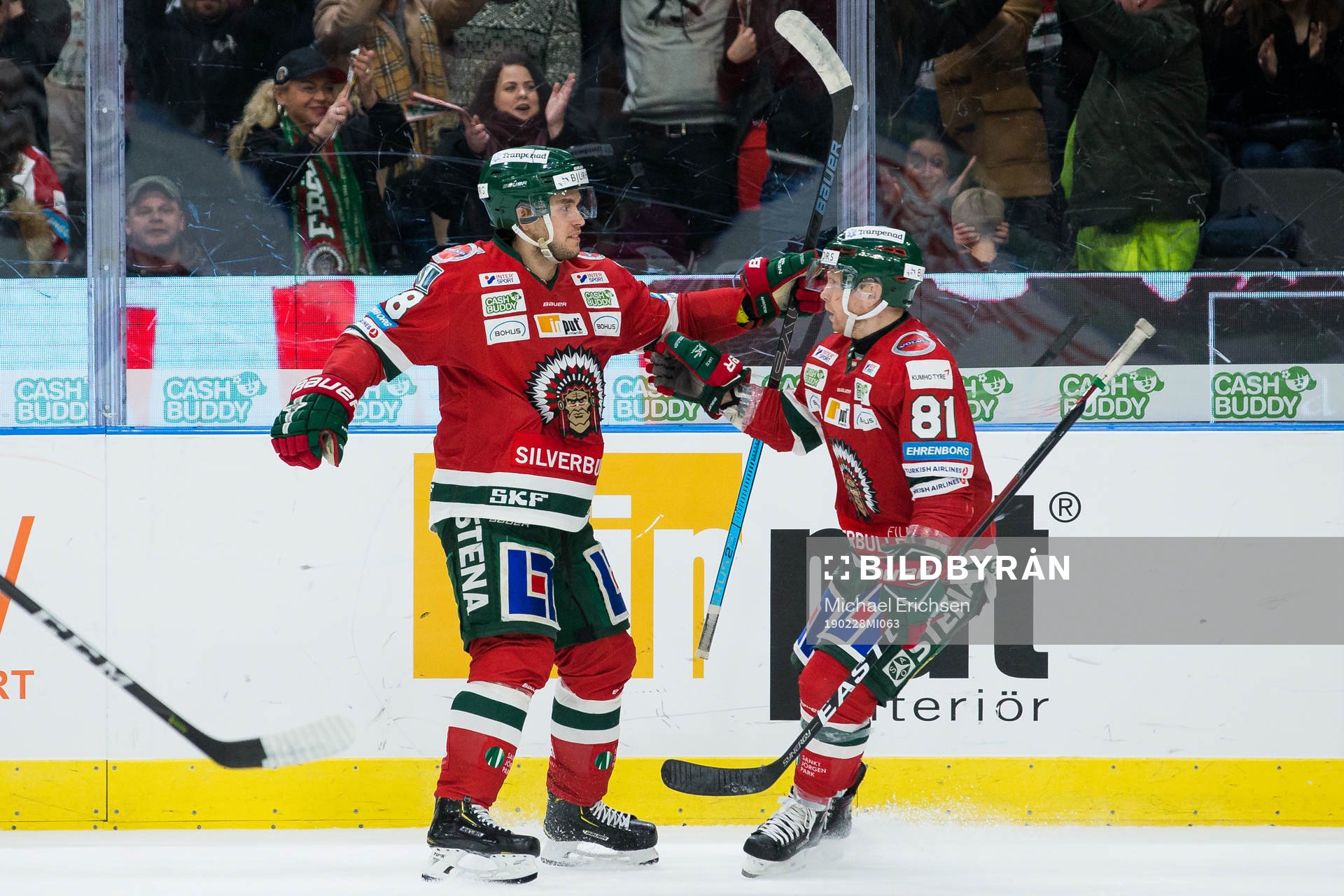 Frölundas Mattias Nörstebö jublar ihop med Ryan Lasch