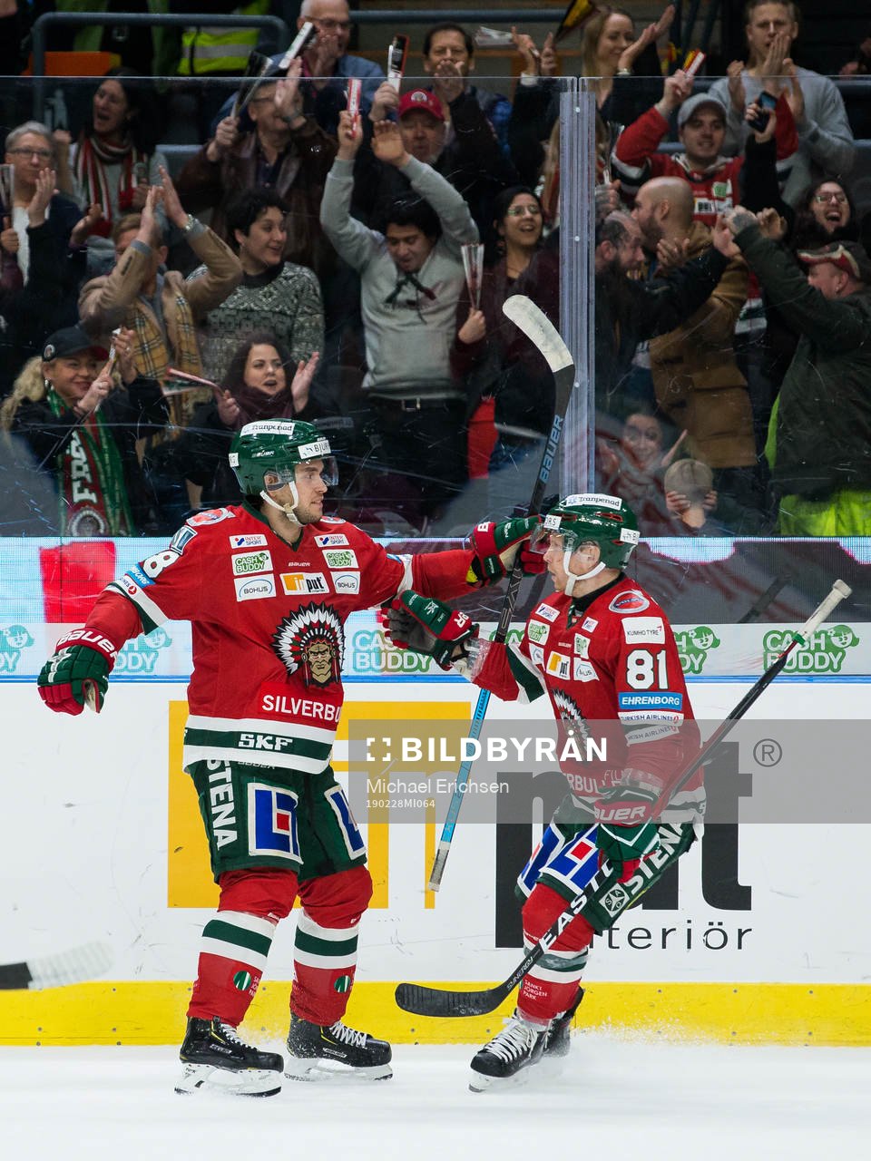 Frölundas Mattias Nörstebö jublar ihop med Ryan Lasch