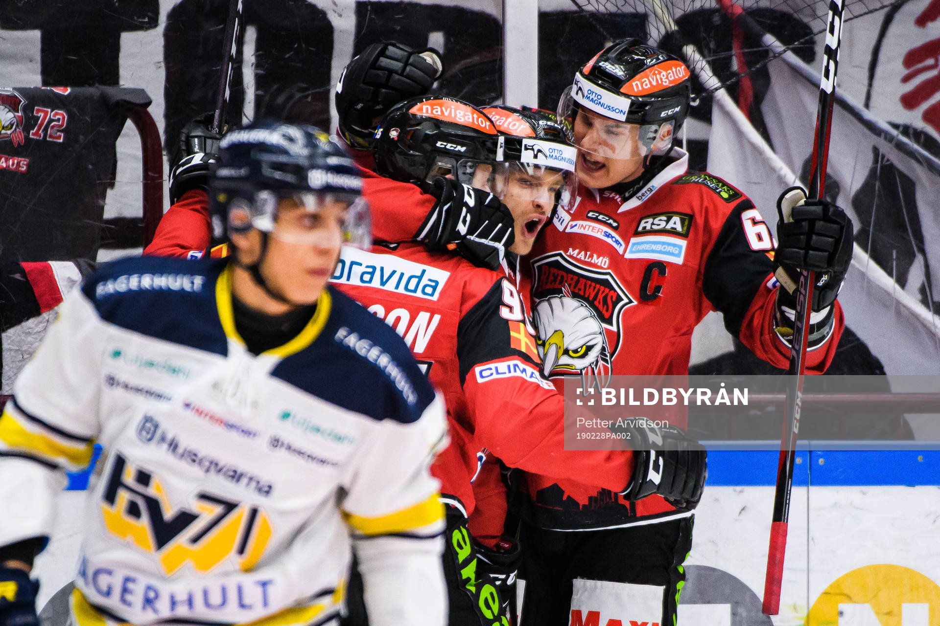 Malmö Redhawks Fredrik Händemark och Johan Olofsson jublar
