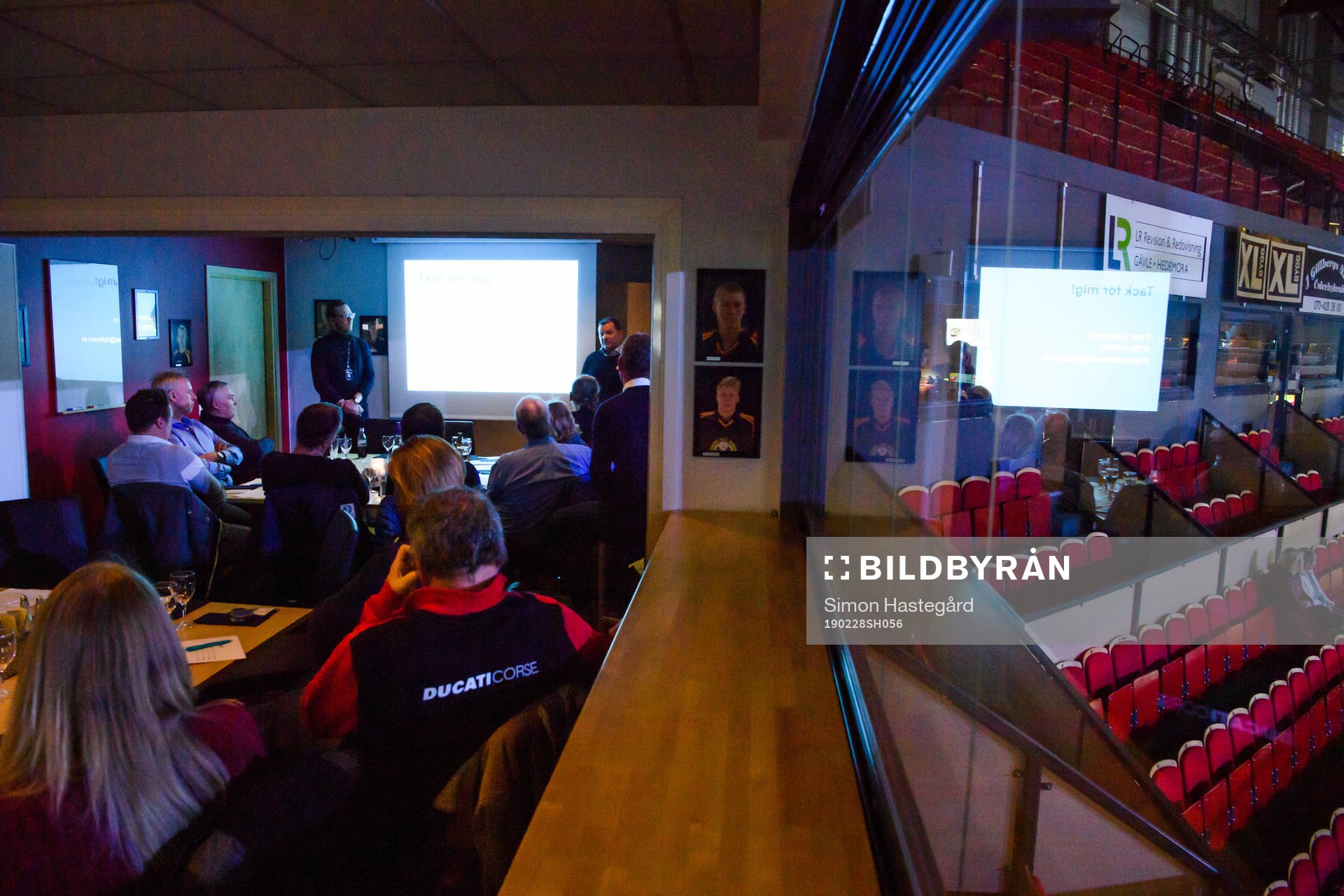 Brynäs tränare Magnus Sundquist med en presentation för