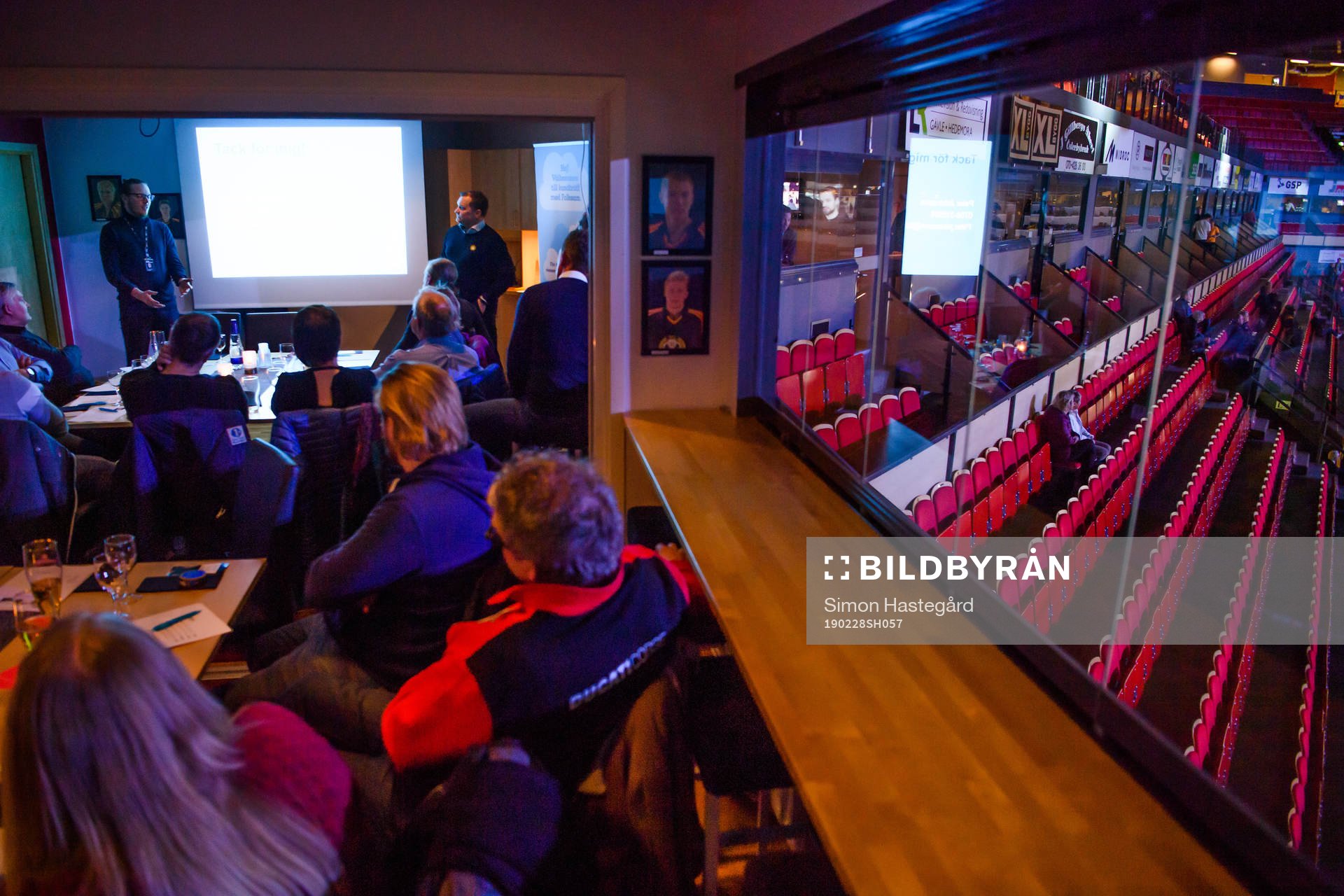 Brynäs tränare Magnus Sundquist med en presentation för