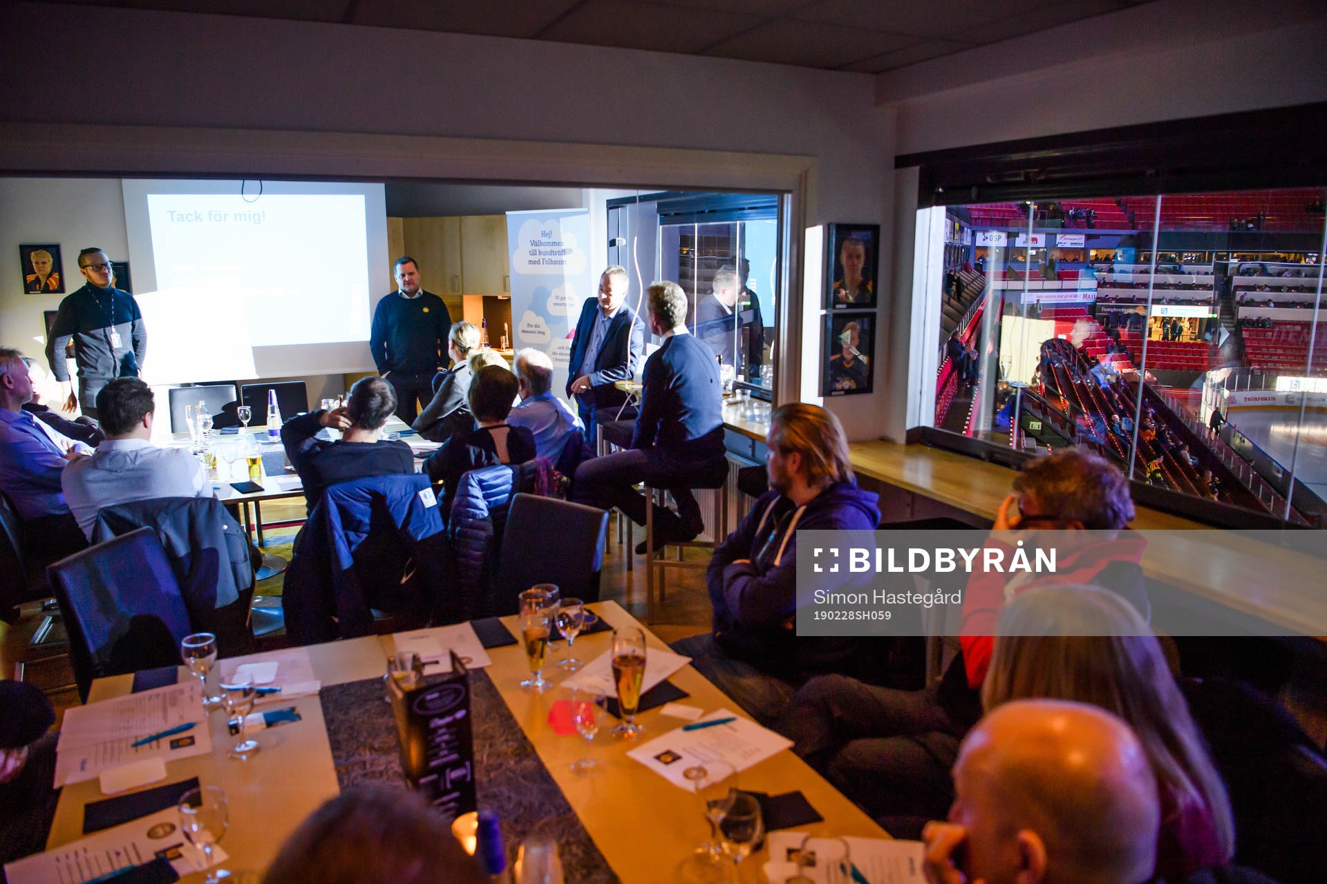 Brynäs tränare Magnus Sundquist med en presentation för