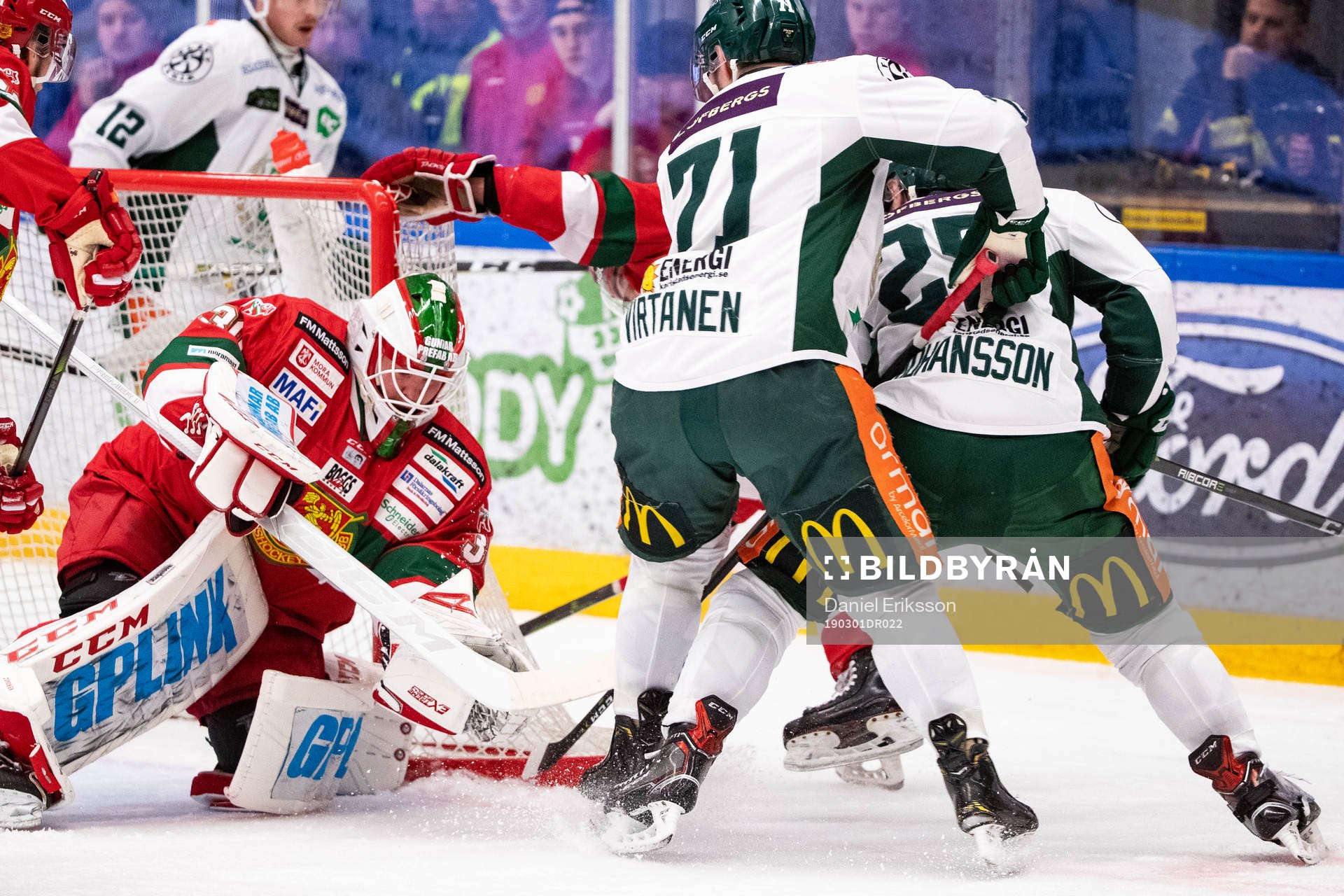 Moras målvakt Janne Juvonen och Färjestads Jesse Virtanen