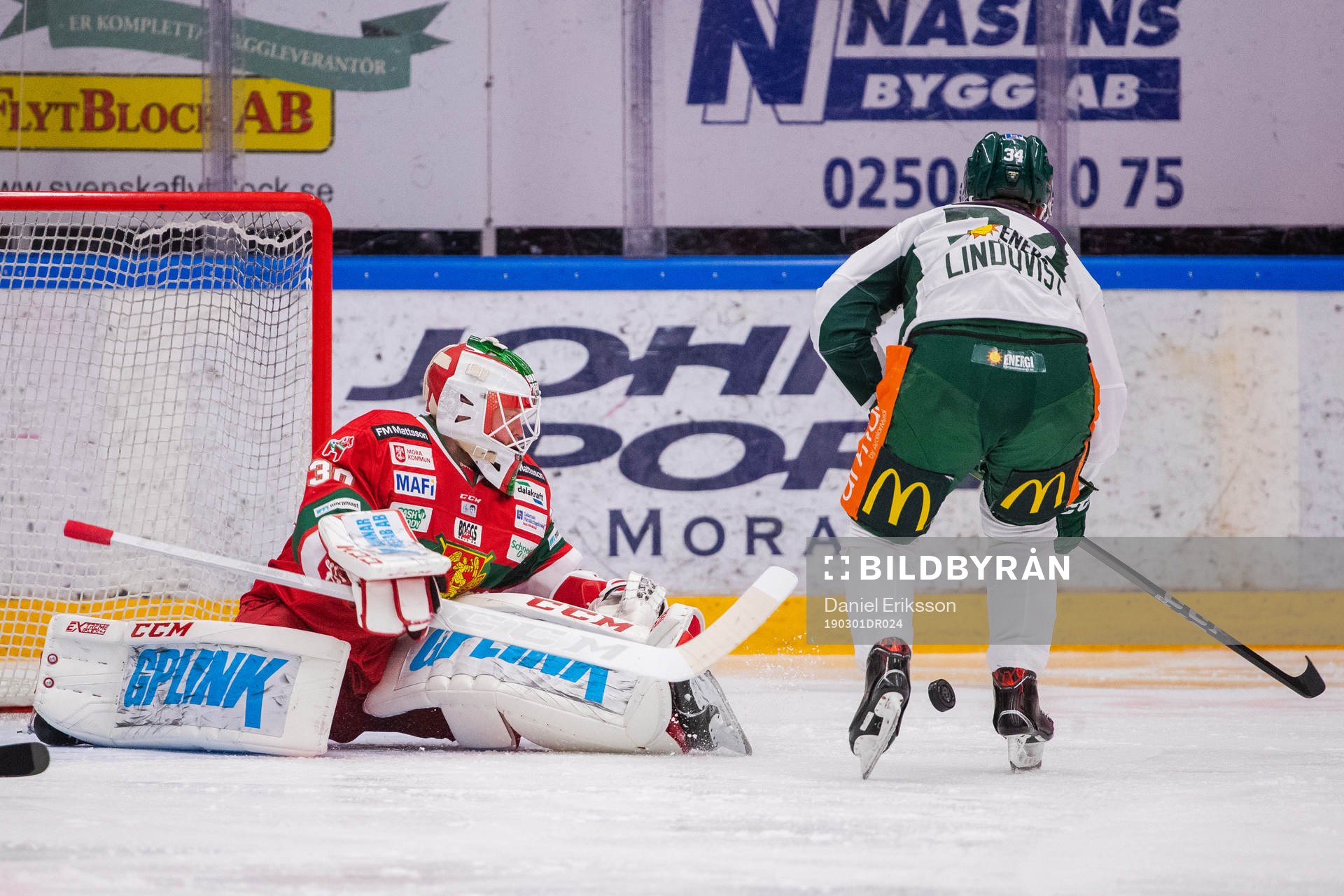 Moras målvakt Janne Juvonen och Färjestads Michael